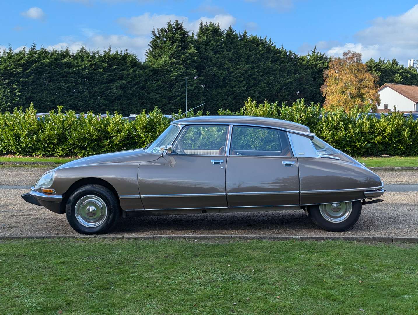 <p>1974 CITROEN DS23 PALLAS</p>