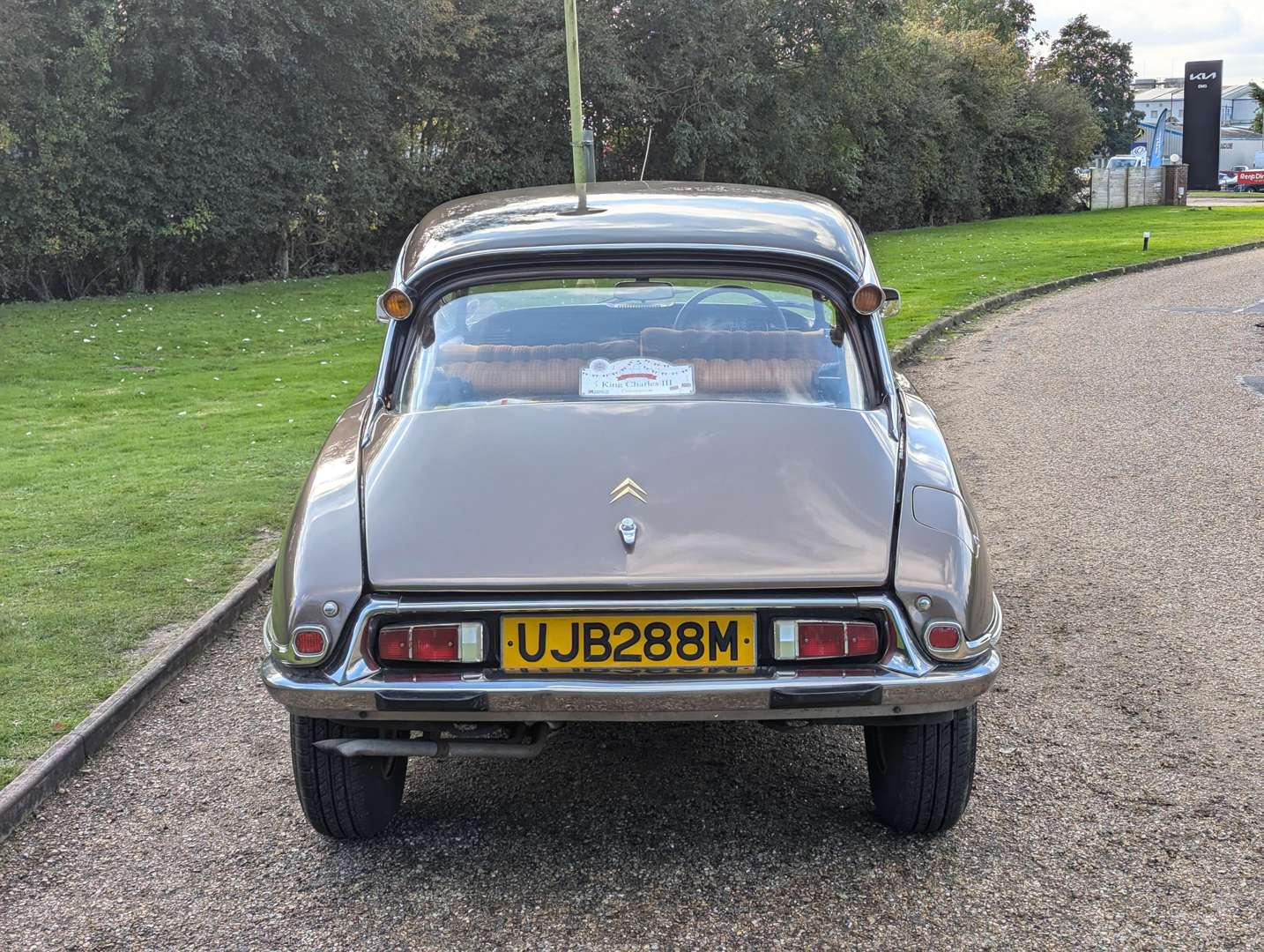 <p>1974 CITROEN DS23 PALLAS</p>