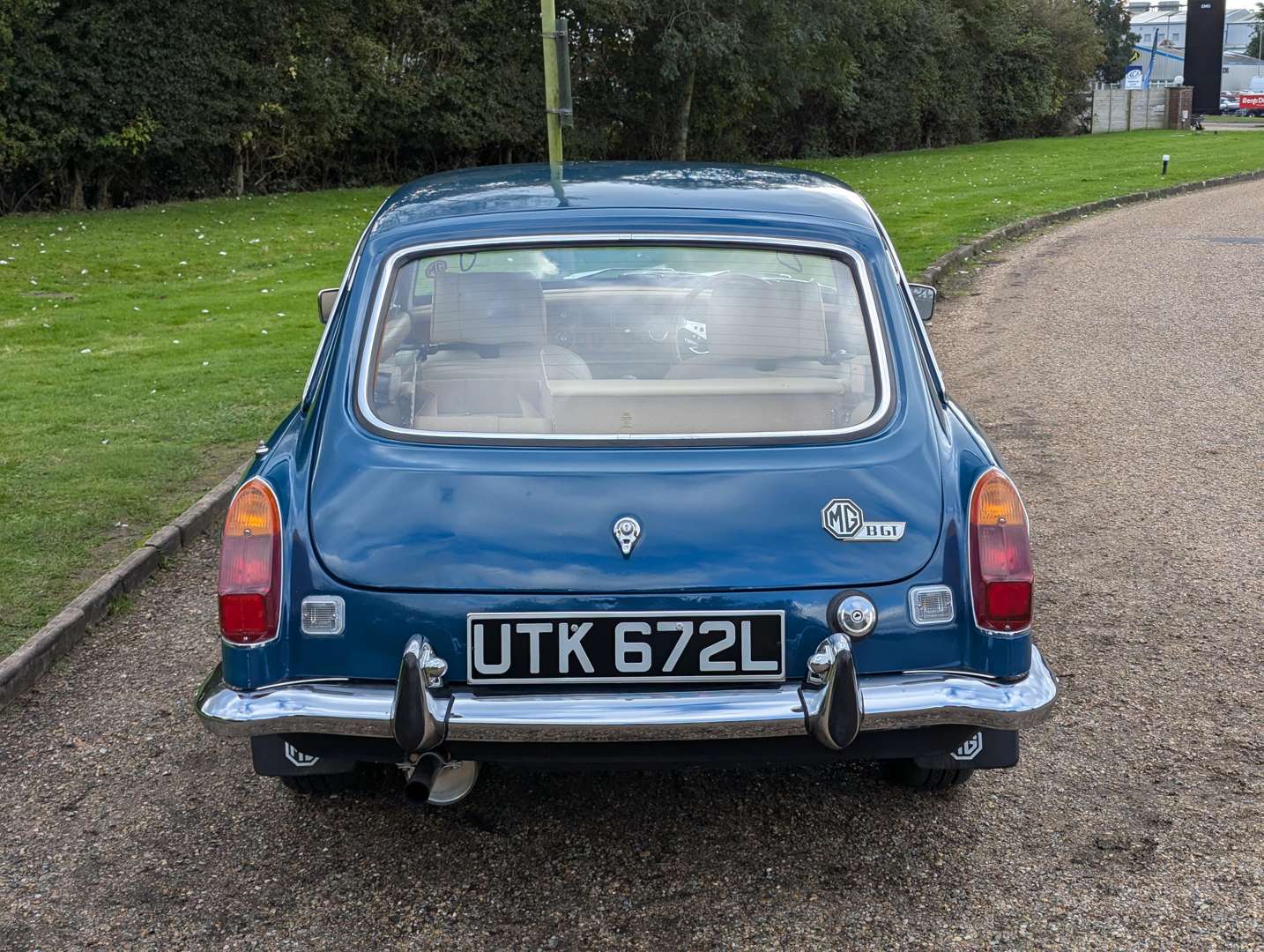 <p>1973 MG B GT</p>