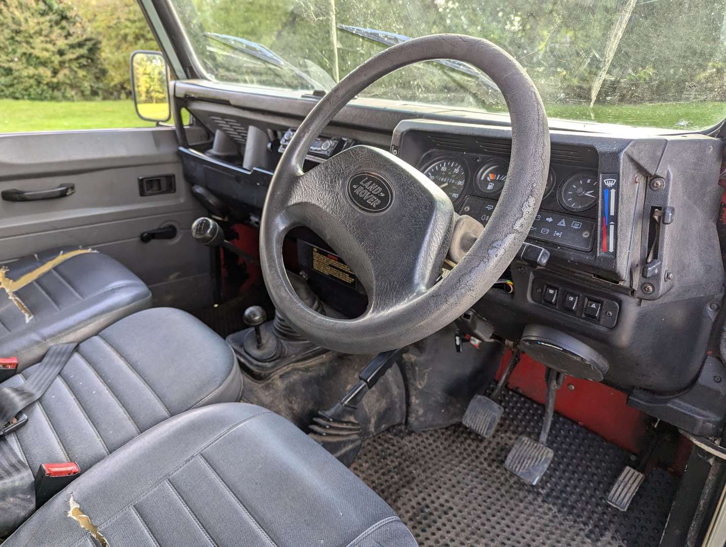 <p>1998 LAND ROVER 90 DEFENDER TDI</p>