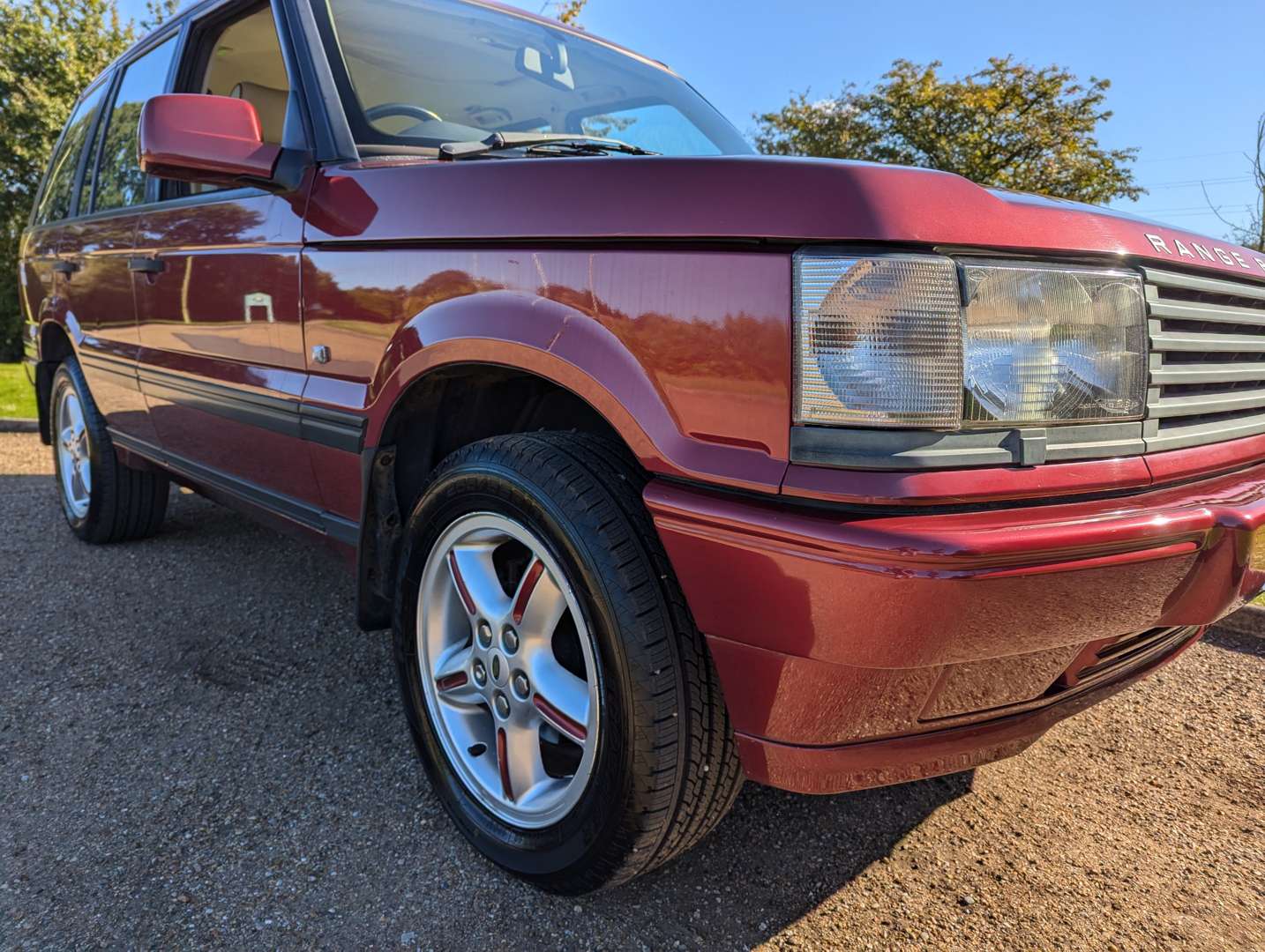 <p>2001 RANGE ROVER BORDEAUX 4.0 AUTO</p>