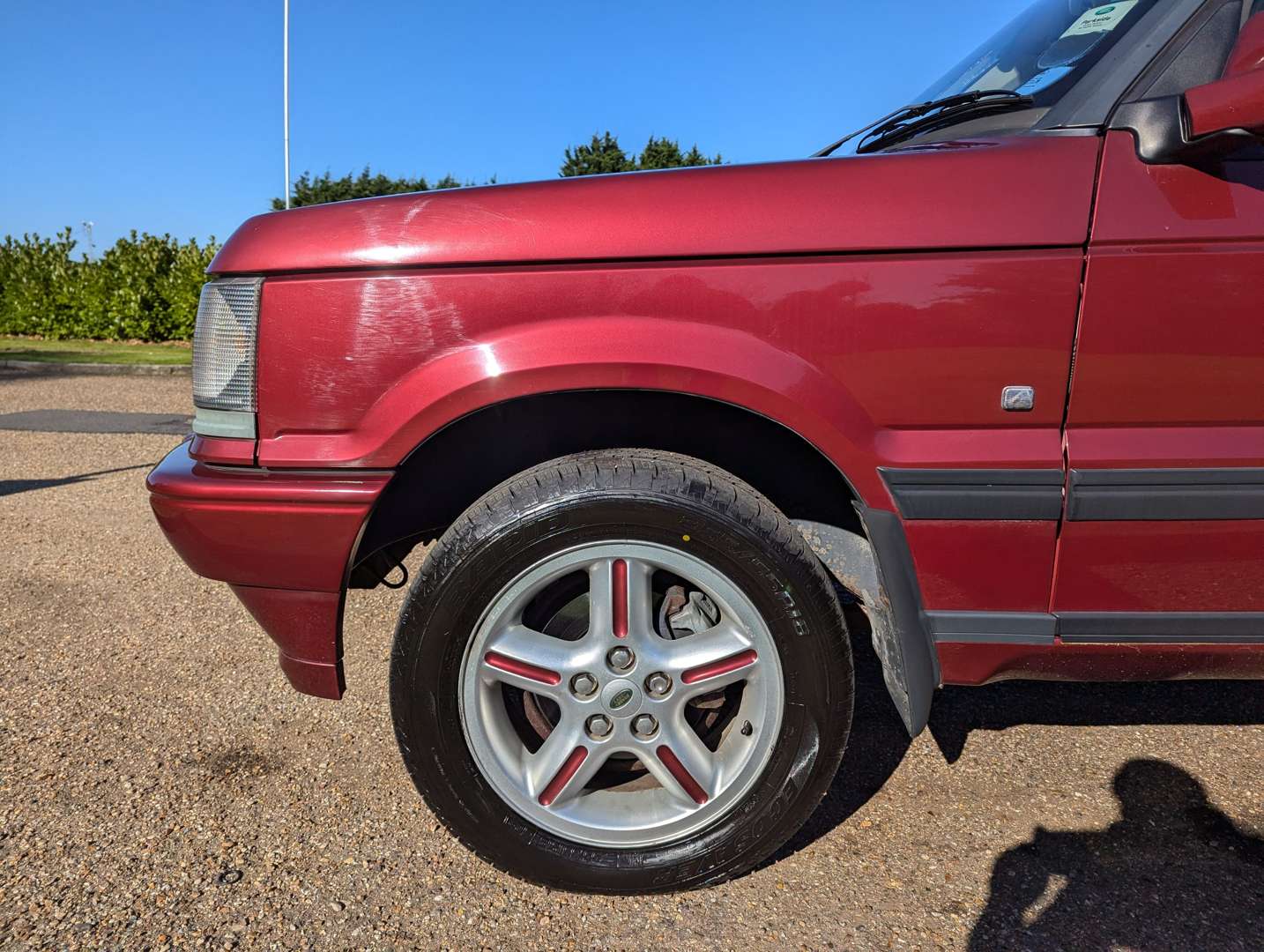 <p>2001 RANGE ROVER BORDEAUX 4.0 AUTO</p>