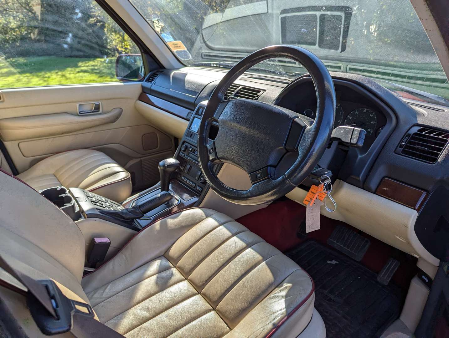 <p>2001 RANGE ROVER BORDEAUX 4.0 AUTO</p>