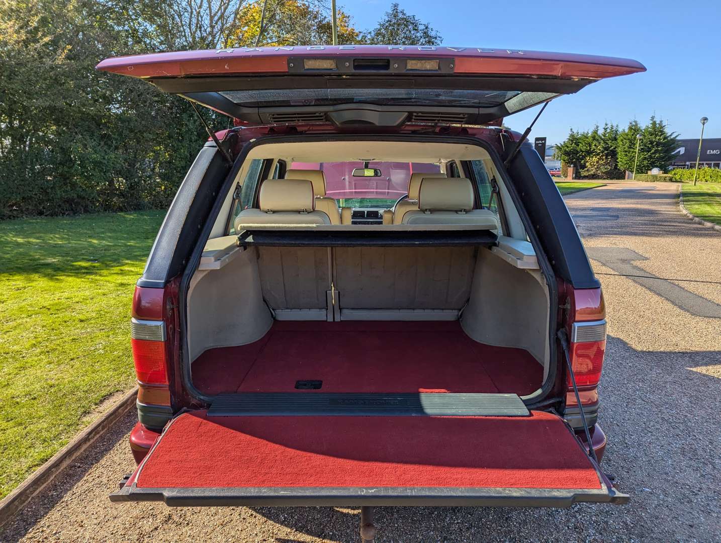 <p>2001 RANGE ROVER BORDEAUX 4.0 AUTO</p>