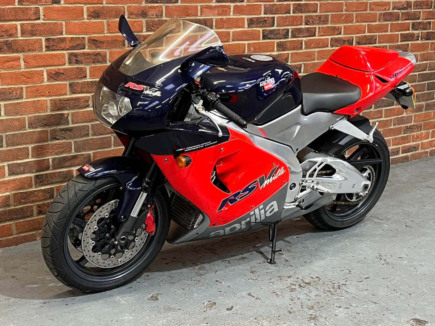 <p>1999 APRILIA RSV 1000 MILLE</p>