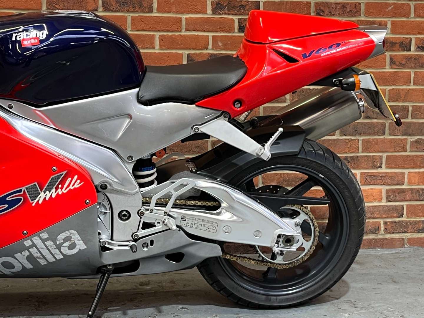 <p>1999 APRILIA RSV 1000 MILLE</p>