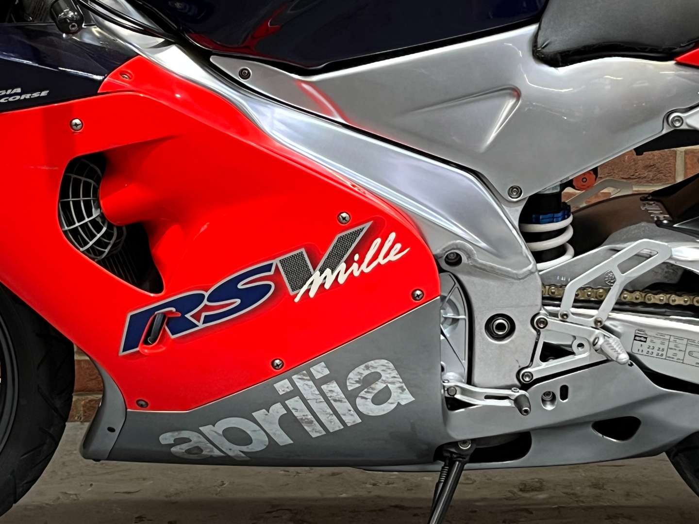 <p>1999 APRILIA RSV 1000 MILLE</p>