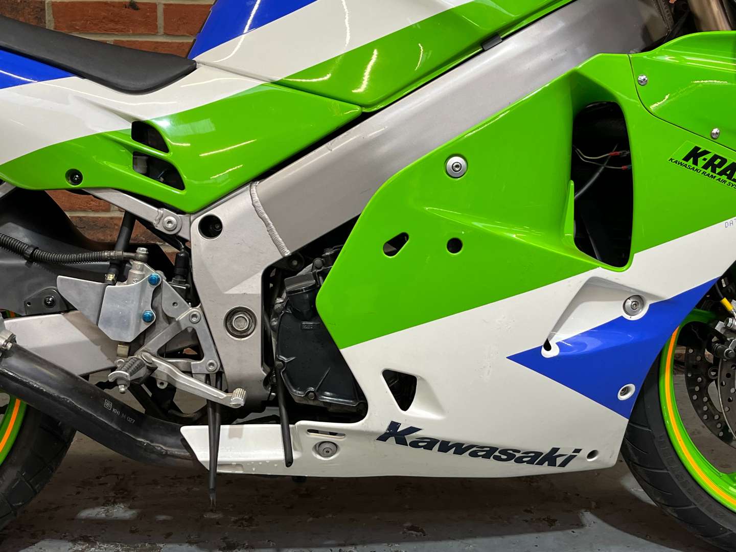 <p>1992 KAWASAKI ZXR250&nbsp;</p>