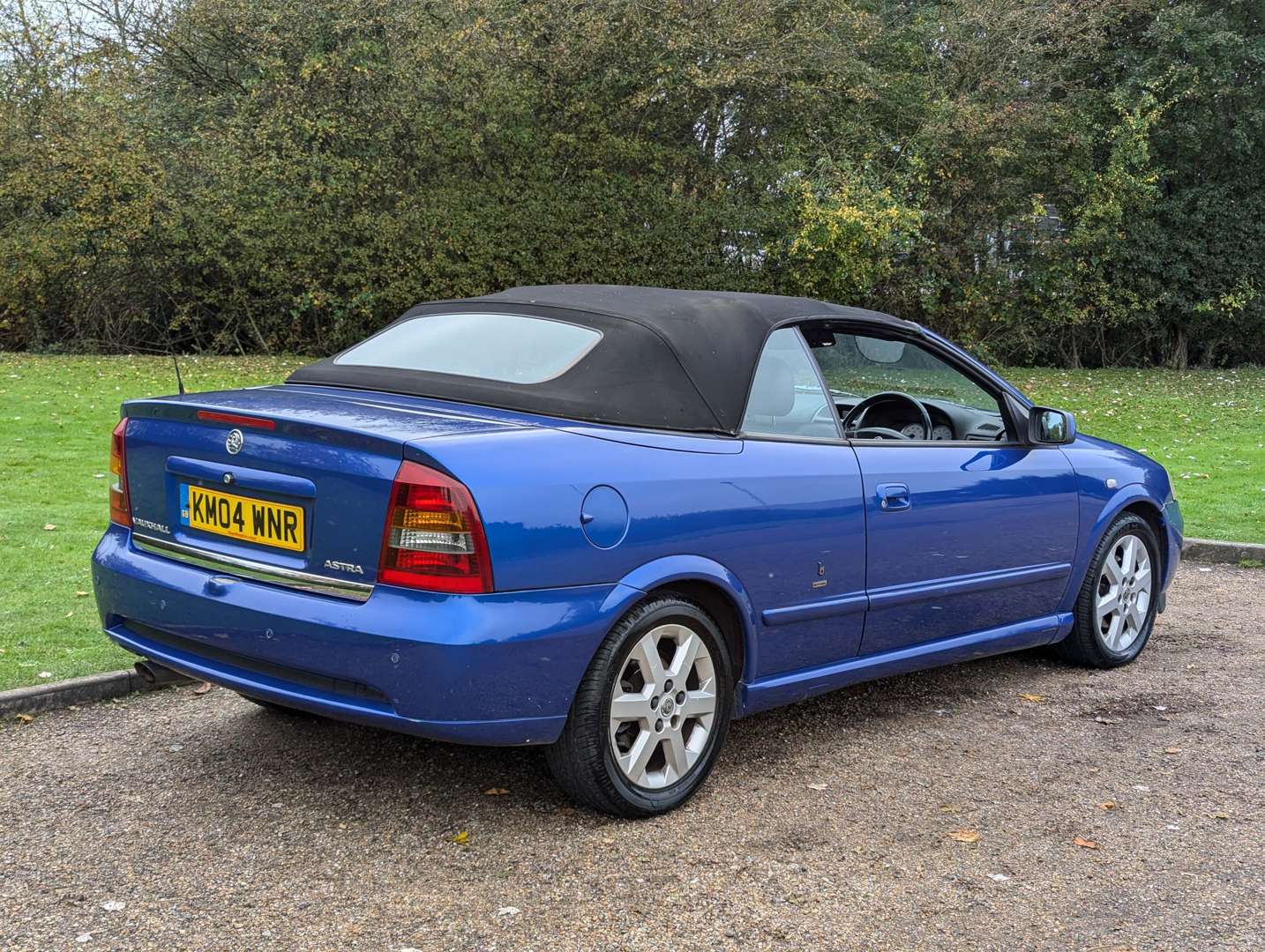 <p>2004 VAUXHALL ASTRA COUPE CONVERTIBLE AUTO</p>