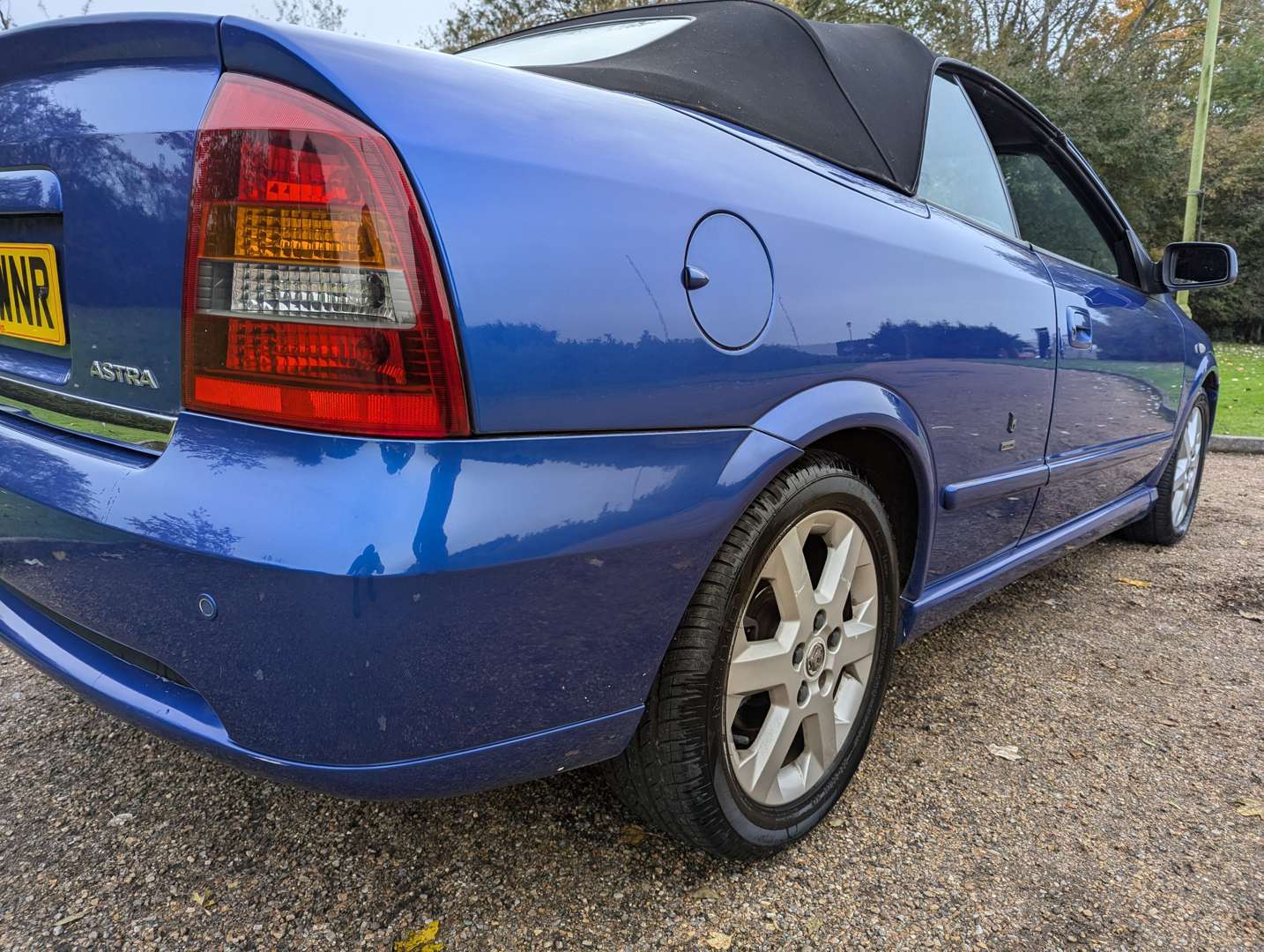 <p>2004 VAUXHALL ASTRA COUPE CONVERTIBLE AUTO</p>