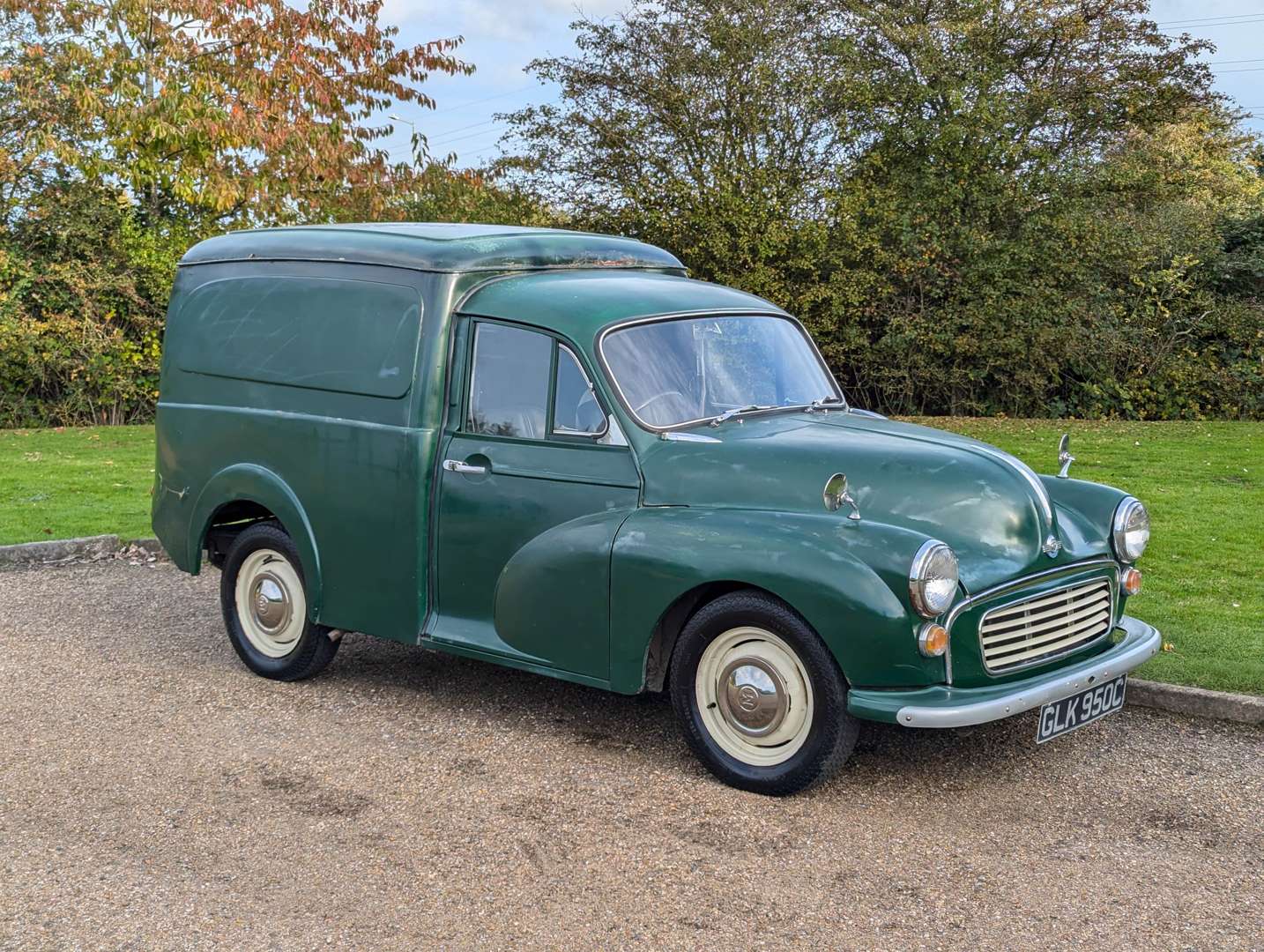 <p>1965 MORRIS MINOR VAN</p>