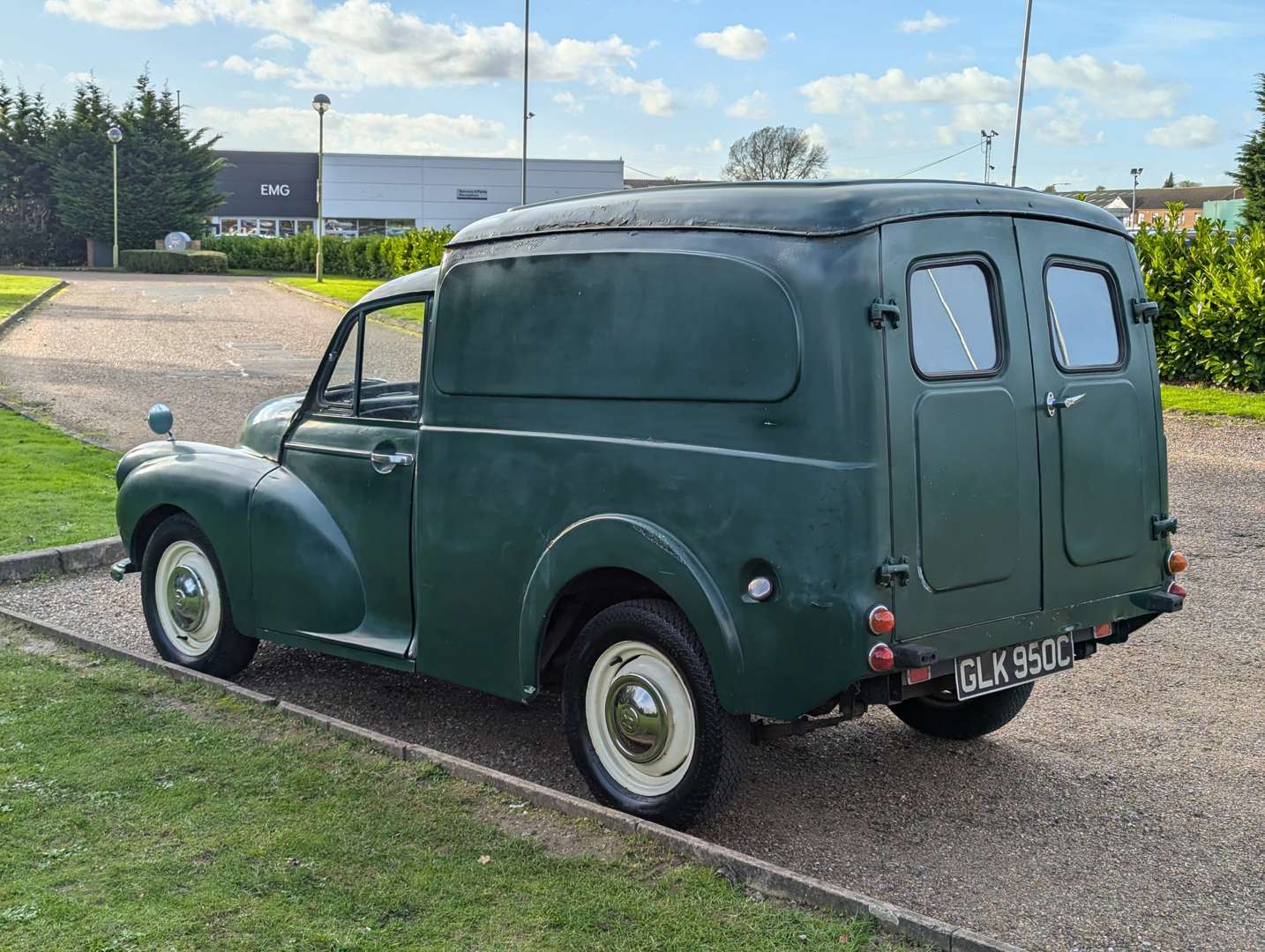 <p>1965 MORRIS MINOR VAN</p>