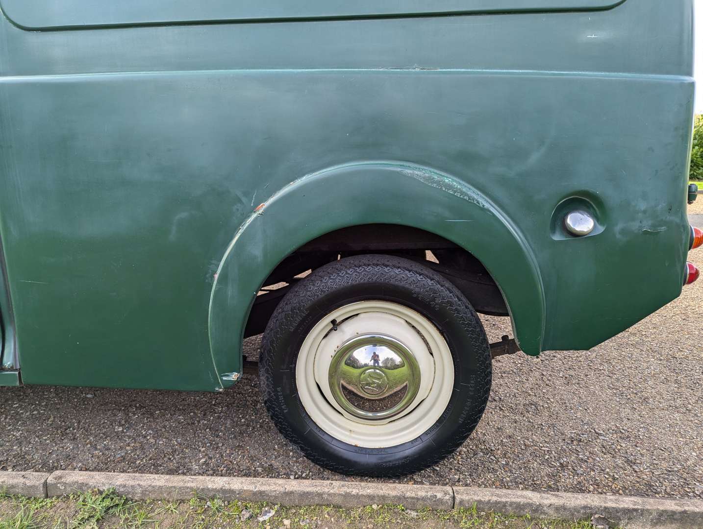 <p>1965 MORRIS MINOR VAN</p>