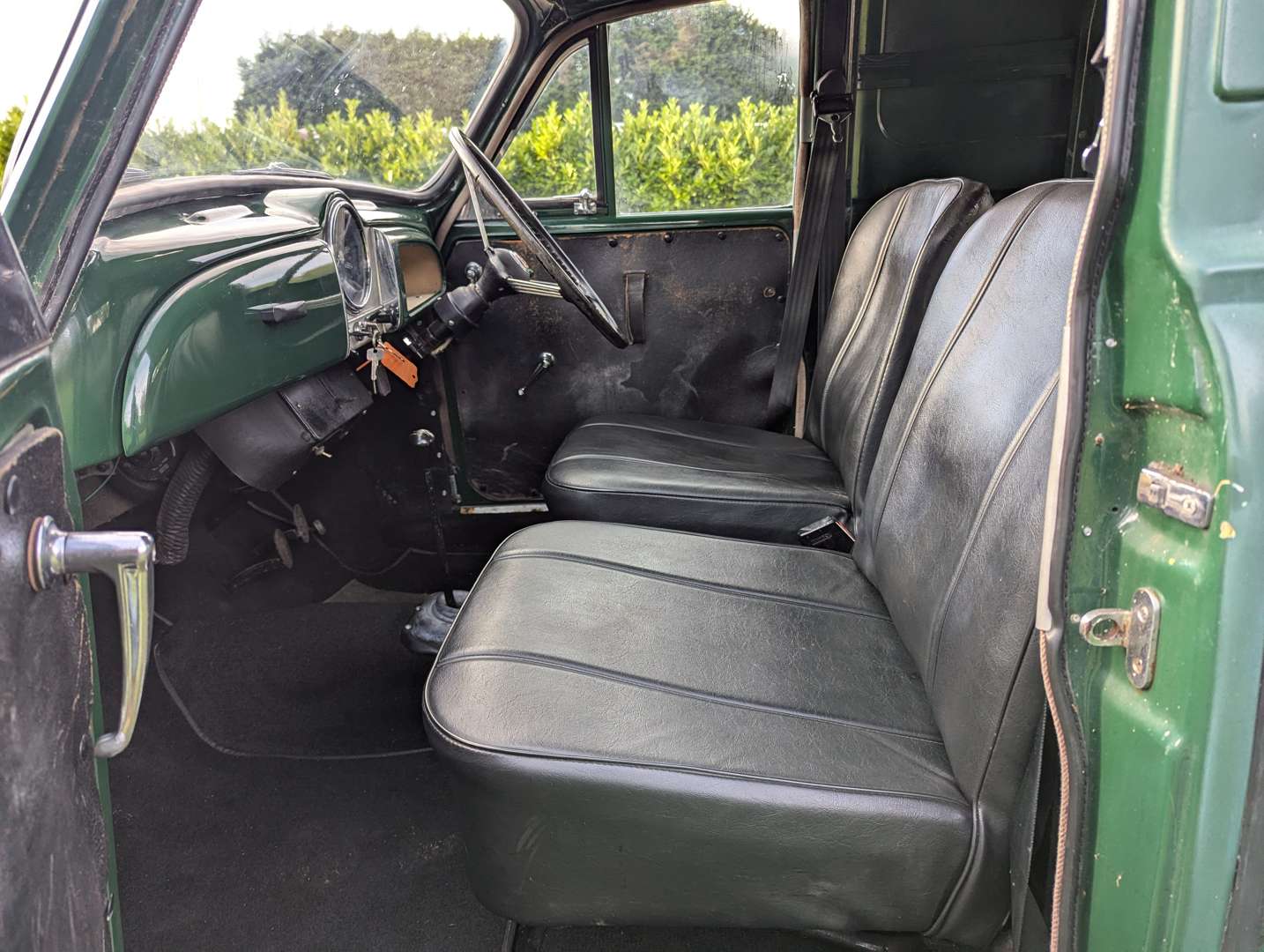 <p>1965 MORRIS MINOR VAN</p>