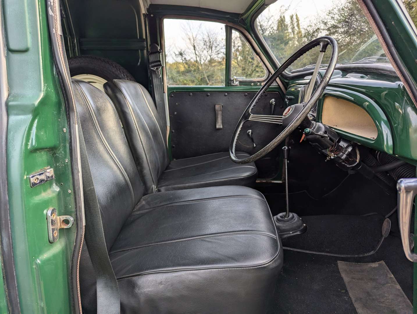 <p>1965 MORRIS MINOR VAN</p>