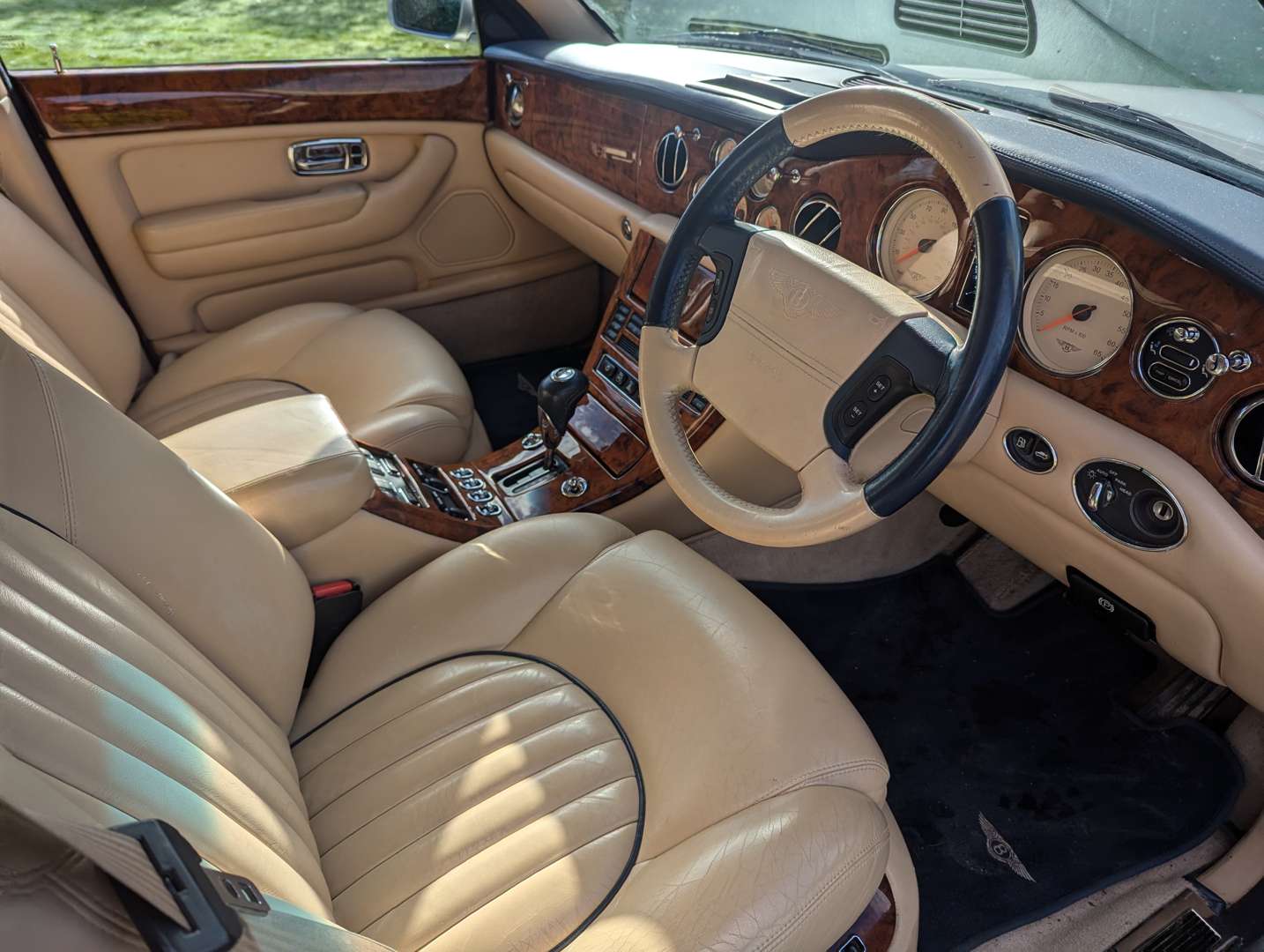 <p>1999 BENTLEY ARNAGE</p>