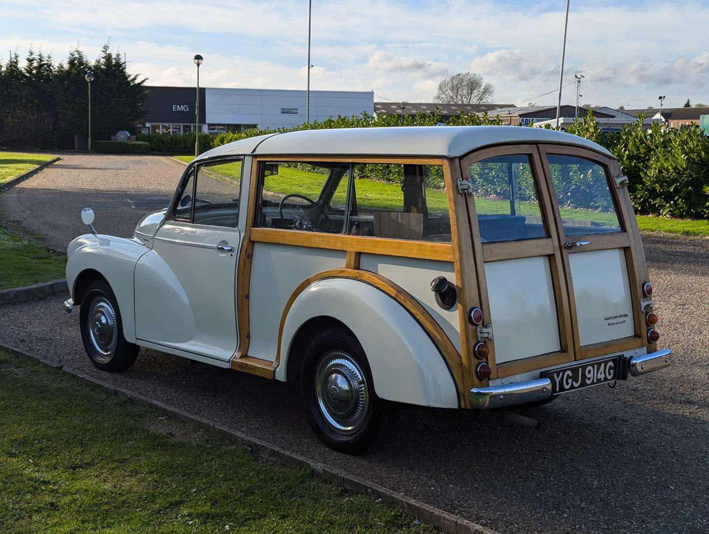 <p>1969 MORRIS MINOR TRAVELLER</p>