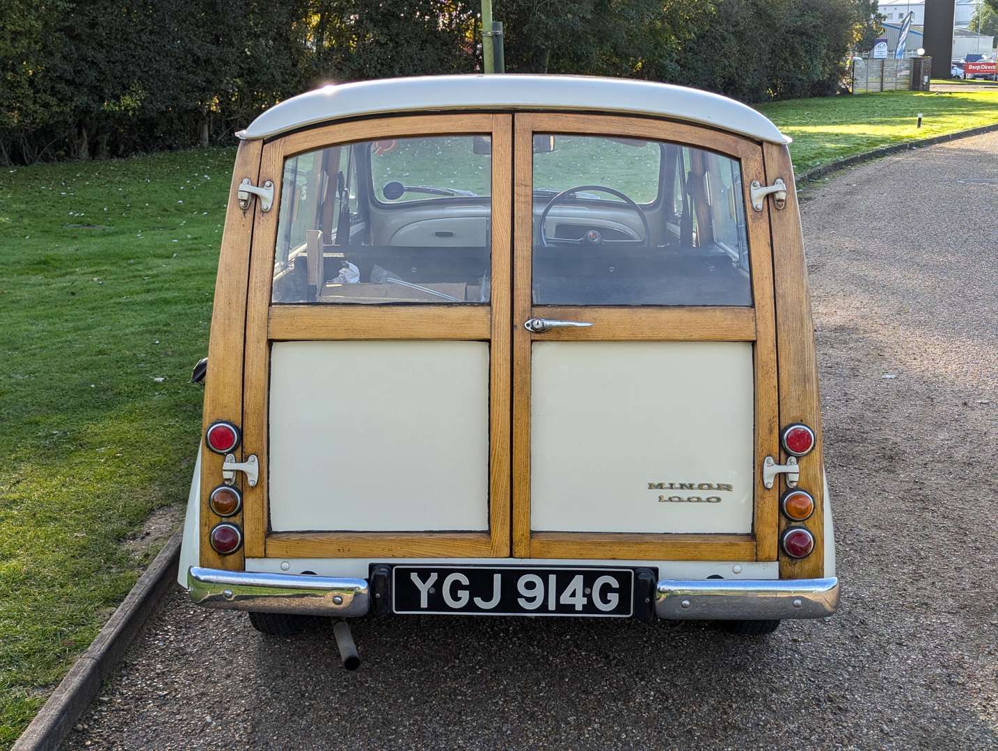 <p>1969 MORRIS MINOR TRAVELLER</p>