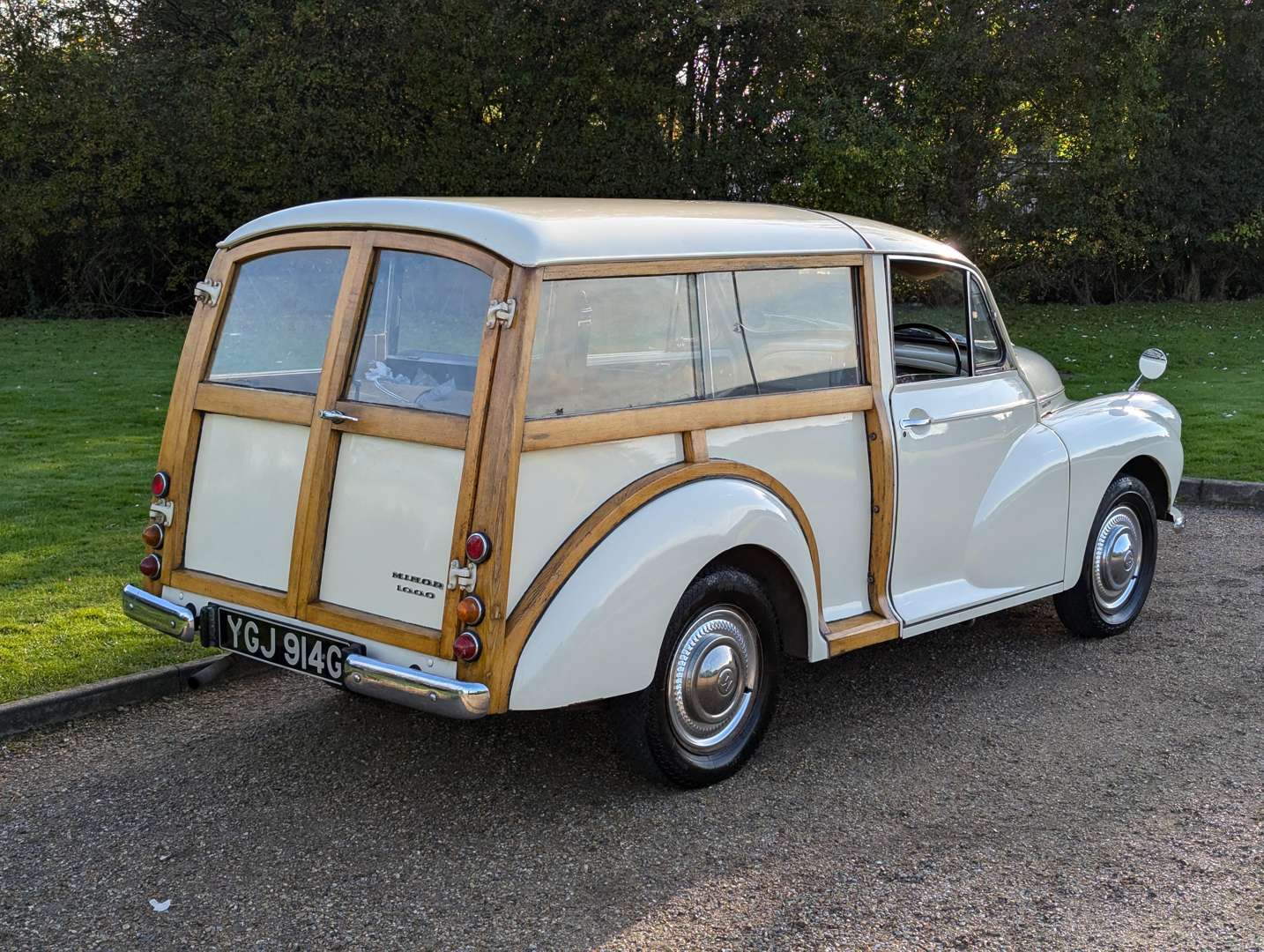 <p>1969 MORRIS MINOR TRAVELLER</p>