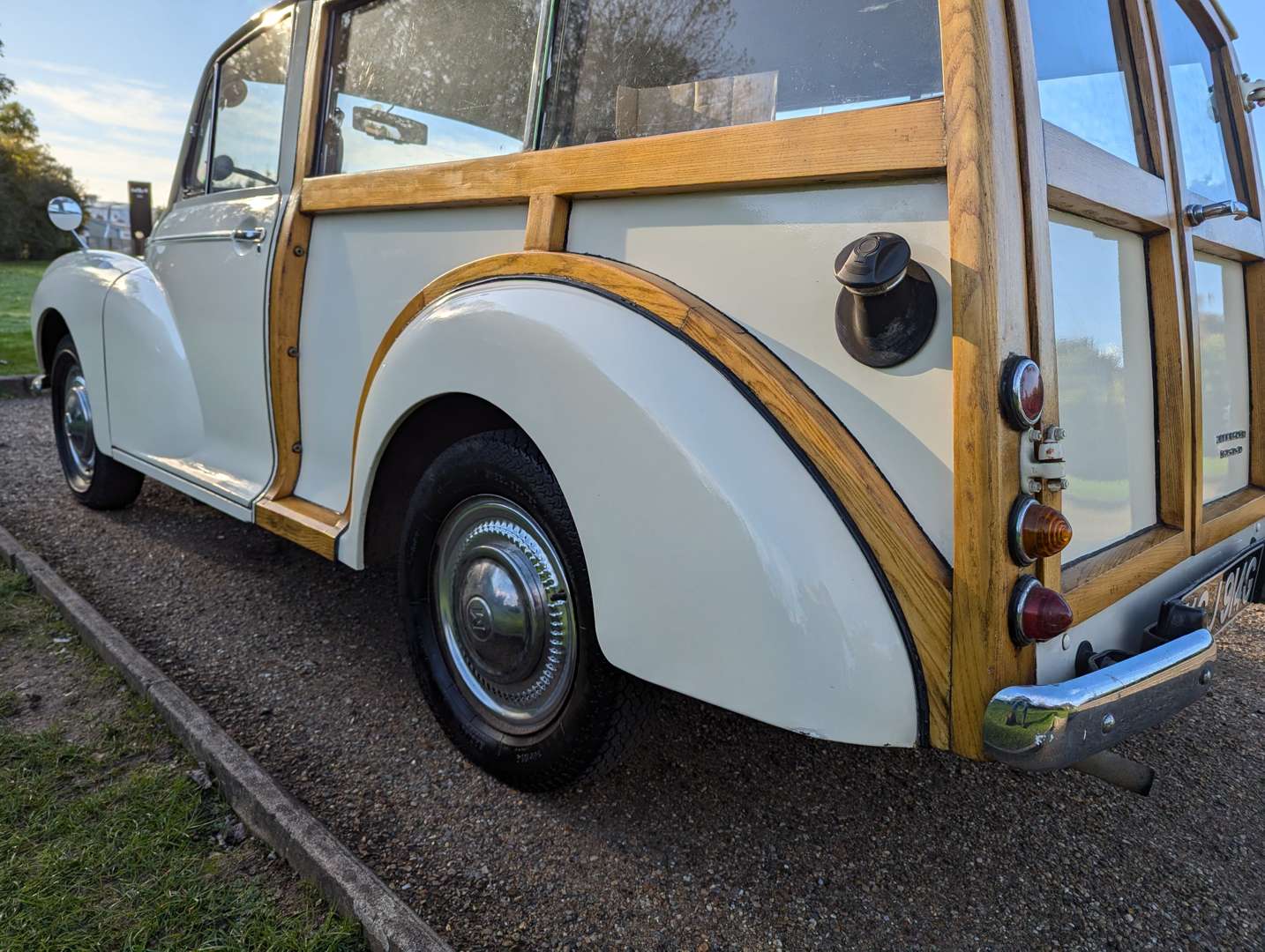 <p>1969 MORRIS MINOR TRAVELLER</p>