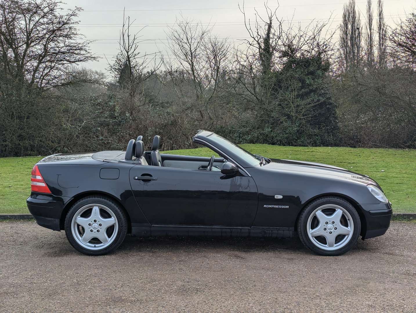 <p>2001 MERCEDES SLK 230 KOMPRESSOR</p>