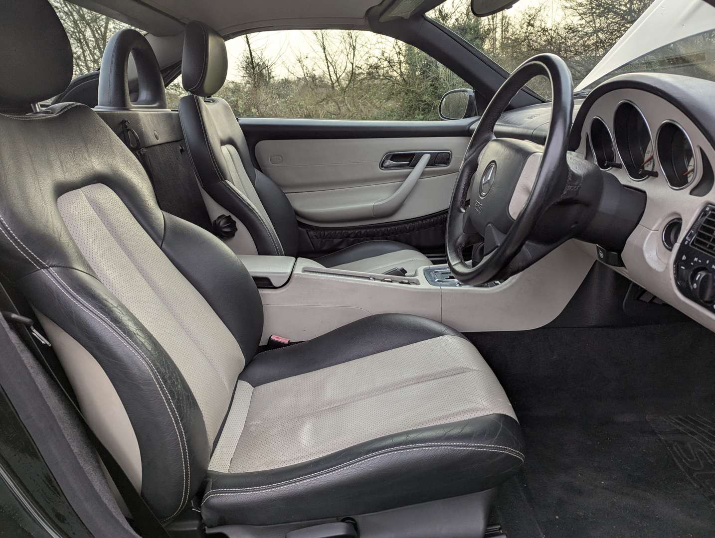 <p>2001 MERCEDES SLK 230 KOMPRESSOR</p>