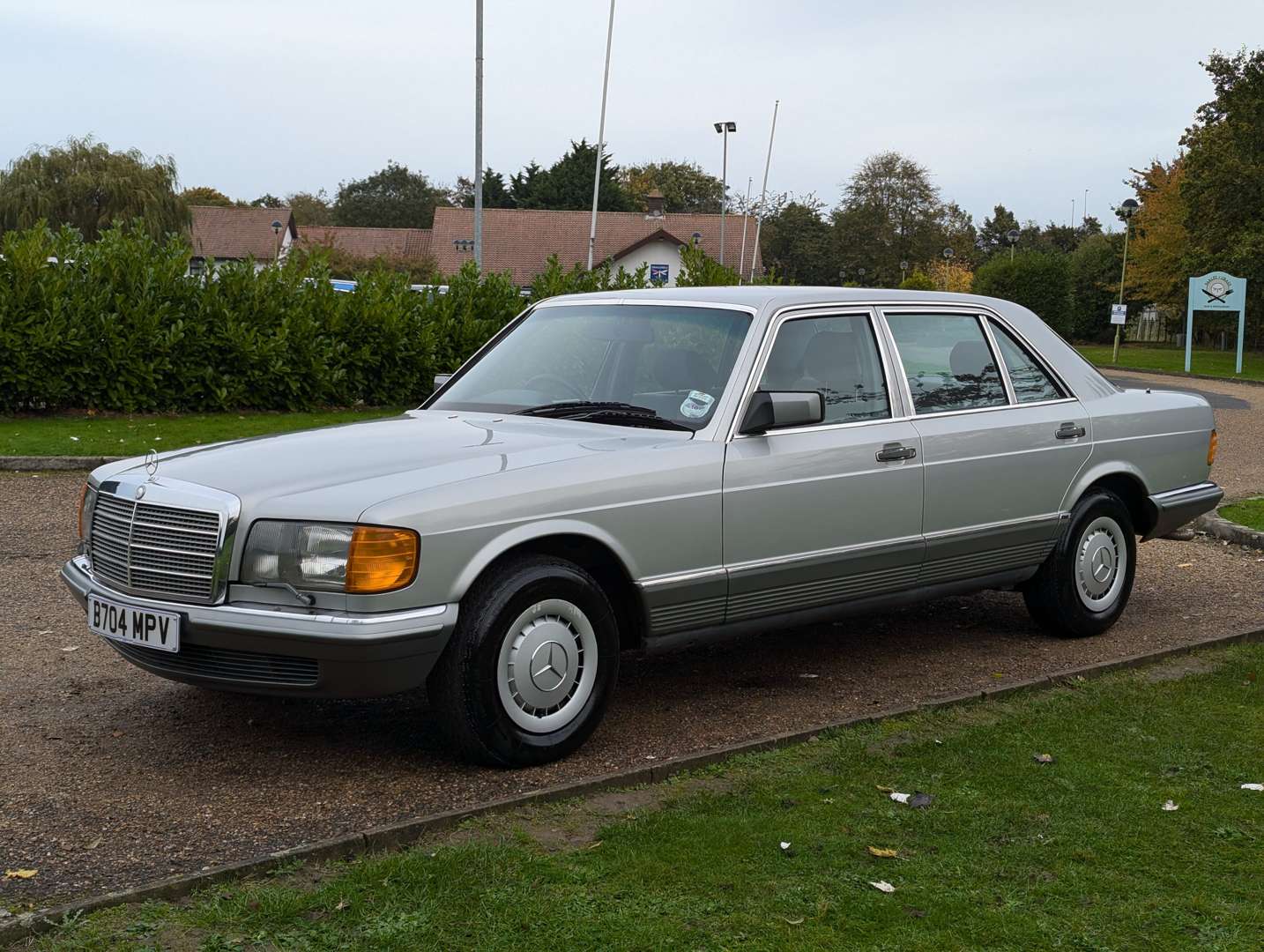 <p>1984 MERCEDES 500 SEL AUTO</p>