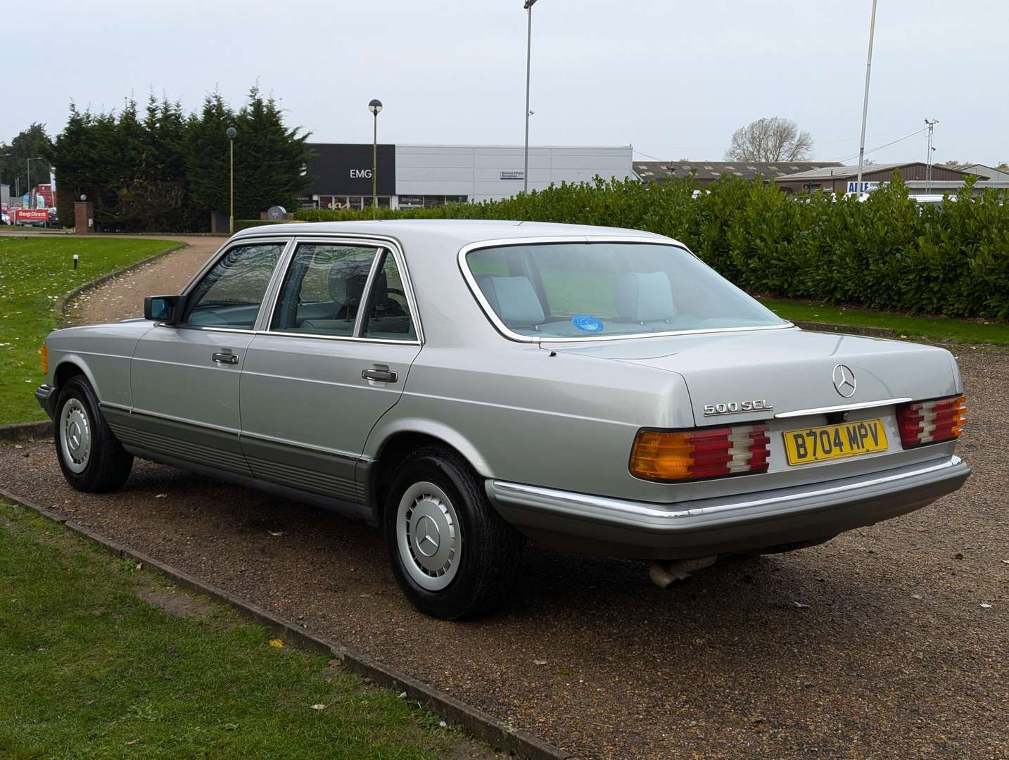 <p>1984 MERCEDES 500 SEL AUTO</p>