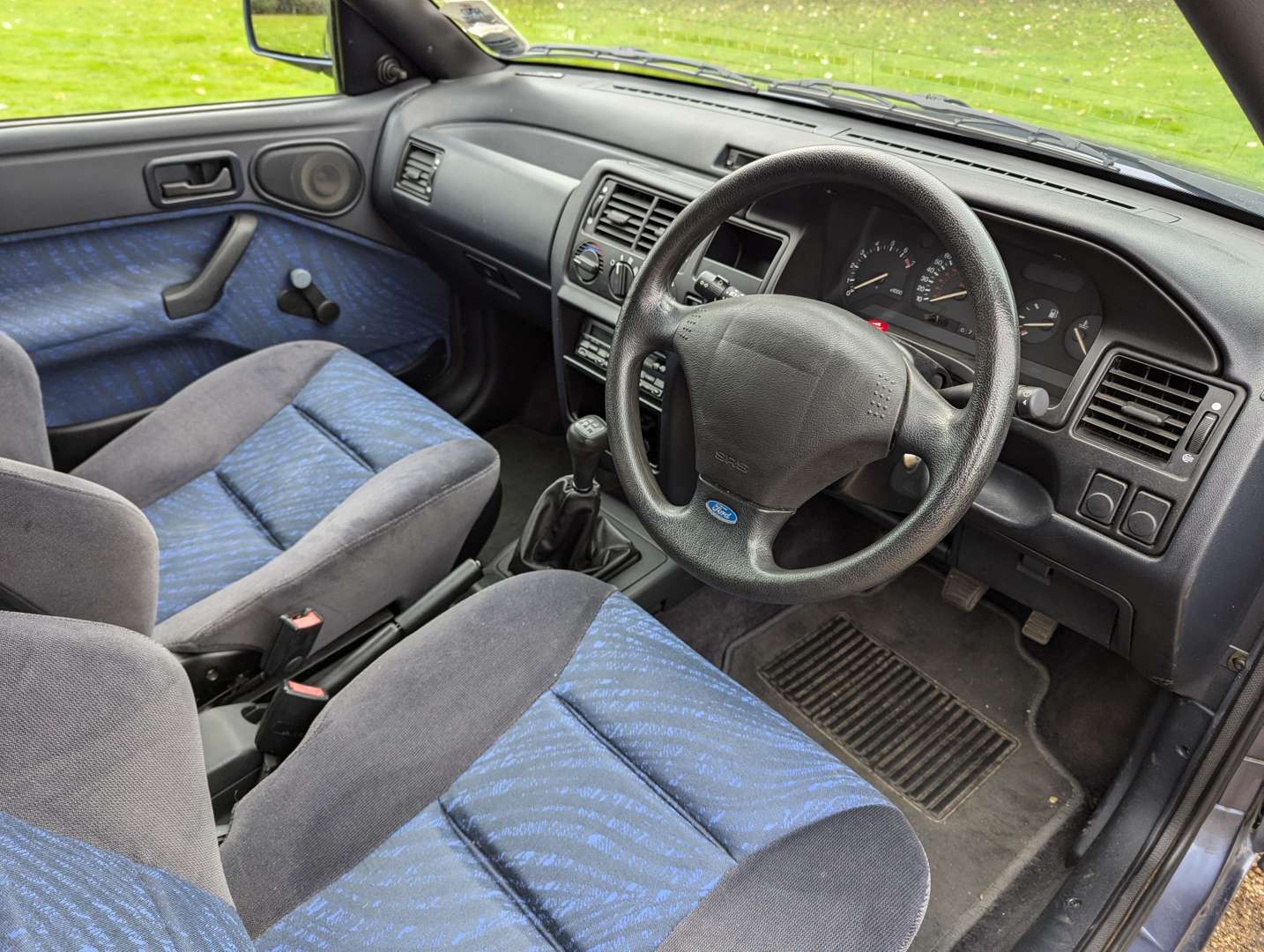 <p>1994 FORD ESCORT MISTRAL CONVERTIBLE ONE OWNER</p>