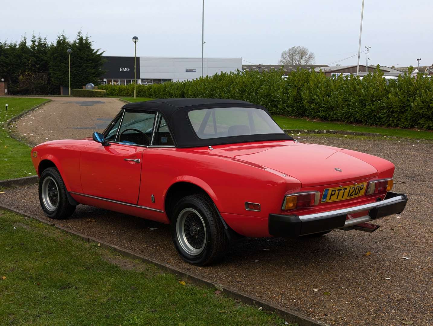 <p>1975 FIAT 124 SPIDER LHD</p>