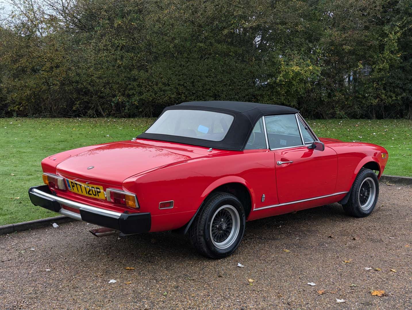 <p>1975 FIAT 124 SPIDER LHD</p>