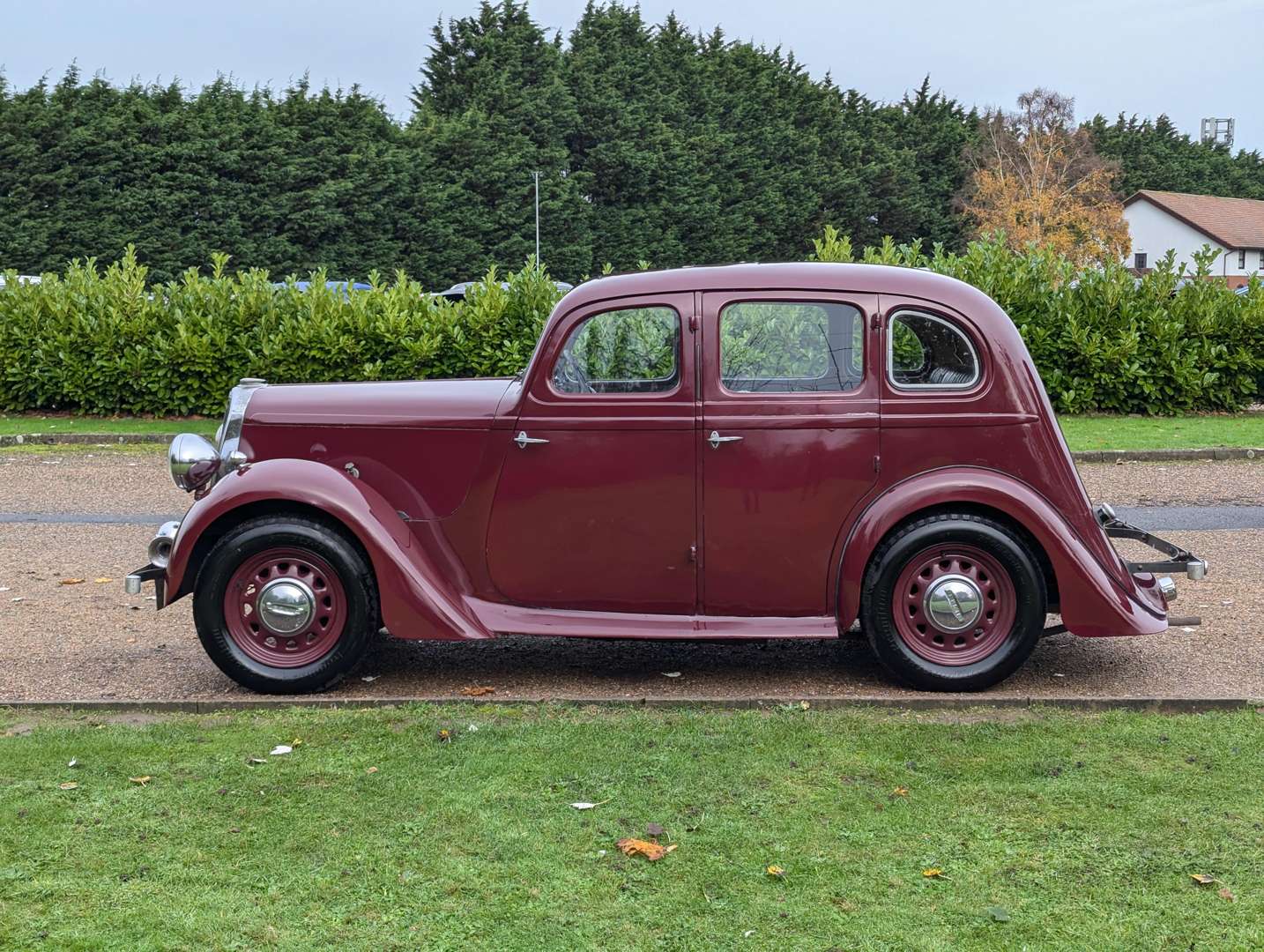 <p>1947 SINGER SUPER 10</p>