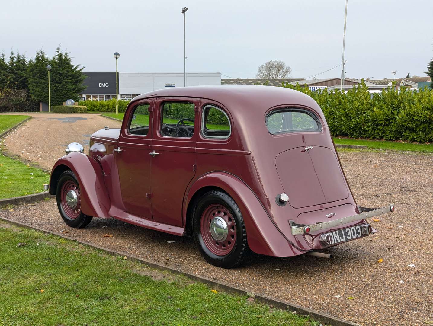 <p>1947 SINGER SUPER 10</p>