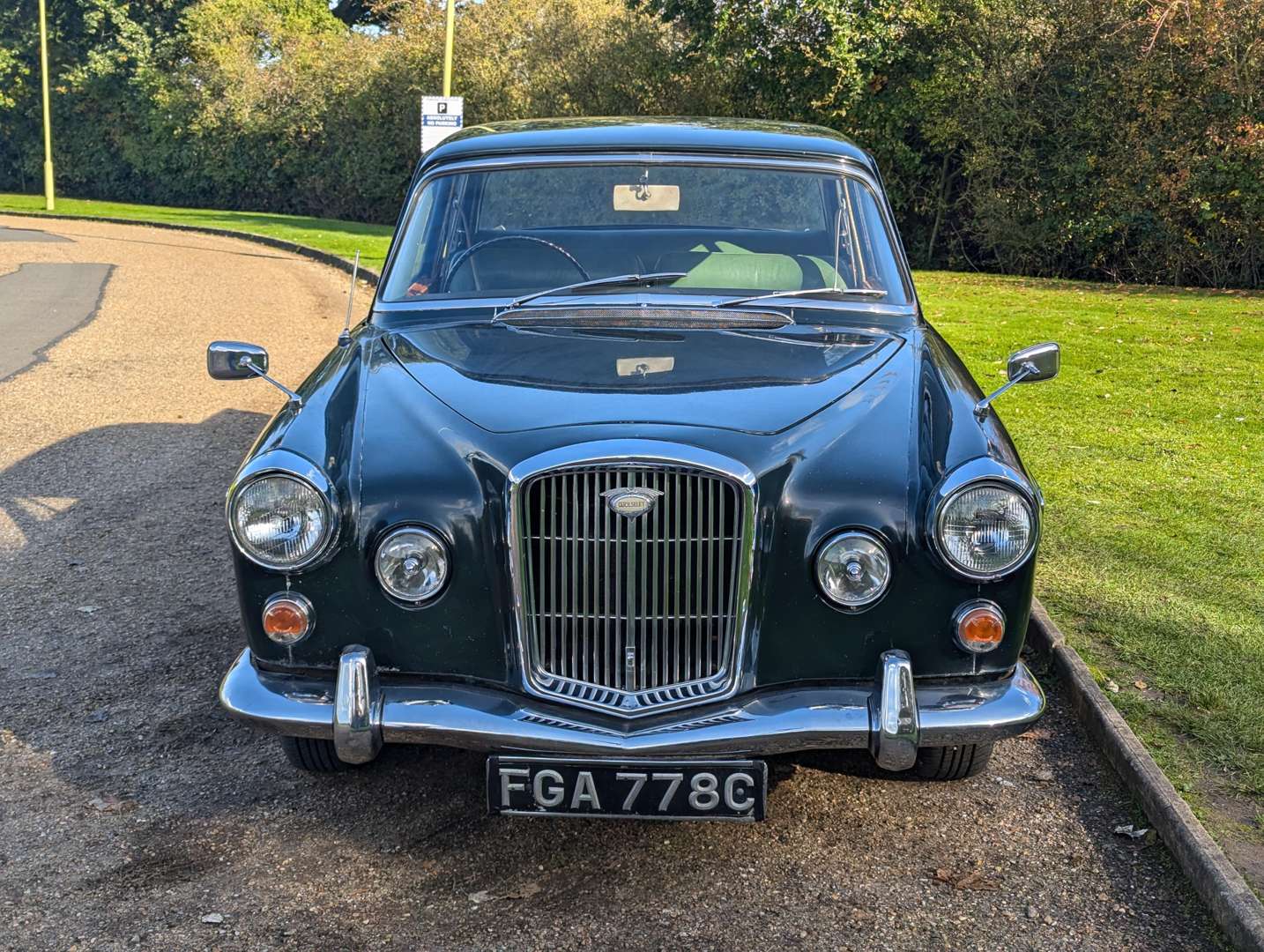 <p>1965 WOLSELEY 6/110</p>