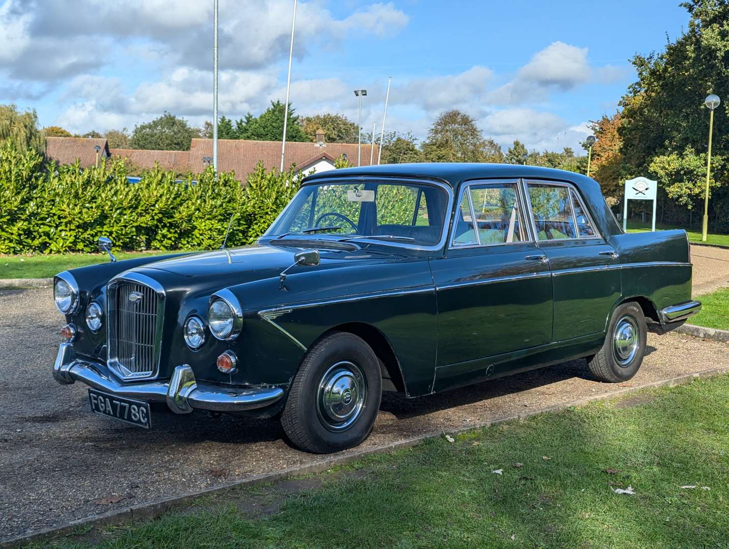 <p>1965 WOLSELEY 6/110</p>