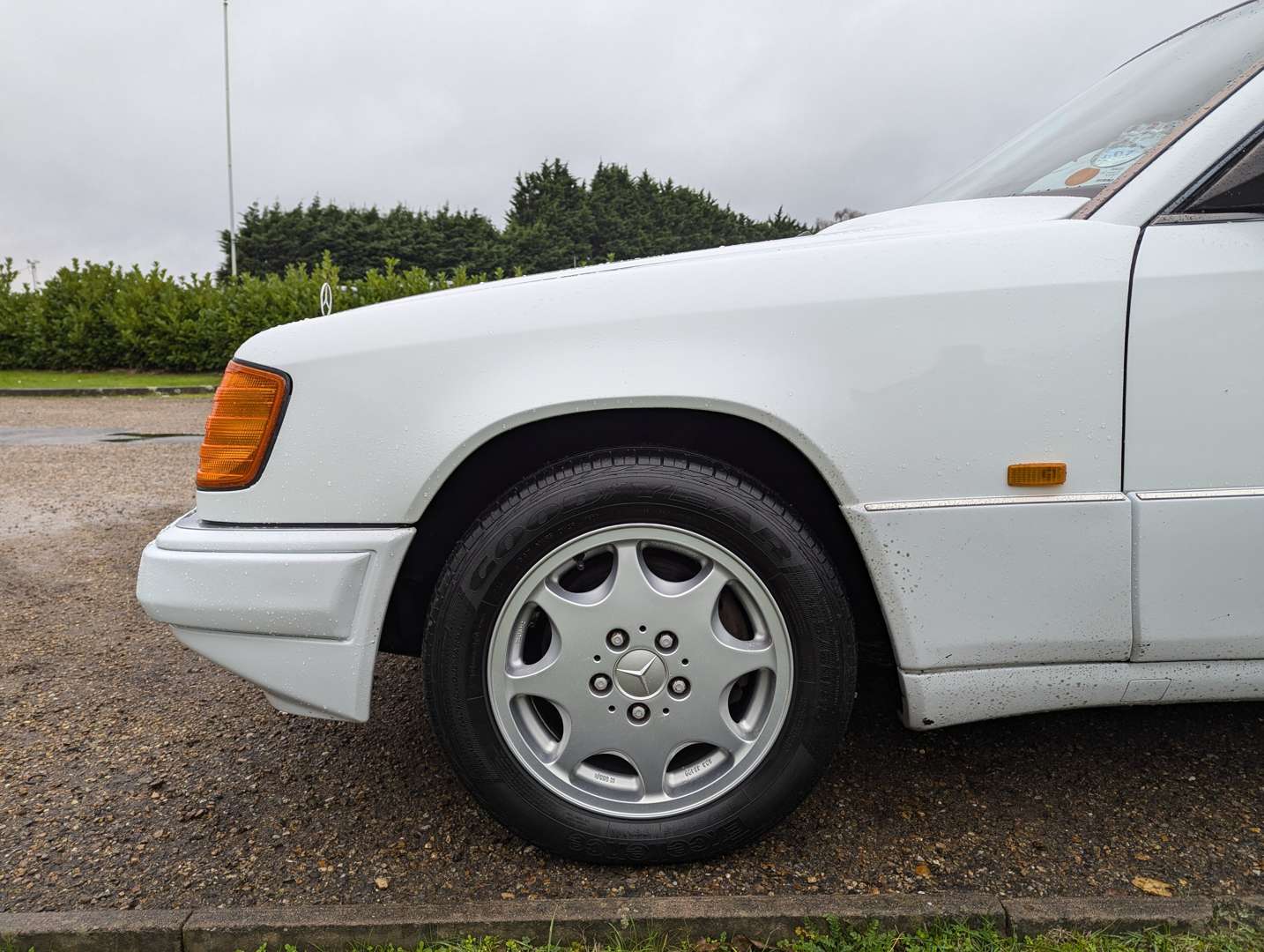 <p>1990 MERCEDES W124 230CE AUTO</p>