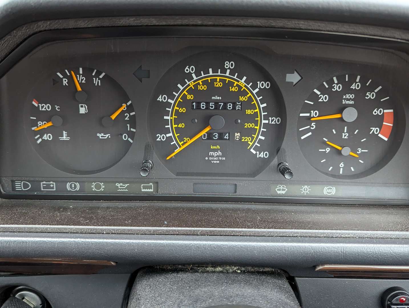 <p>1990 MERCEDES W124 230CE AUTO</p>