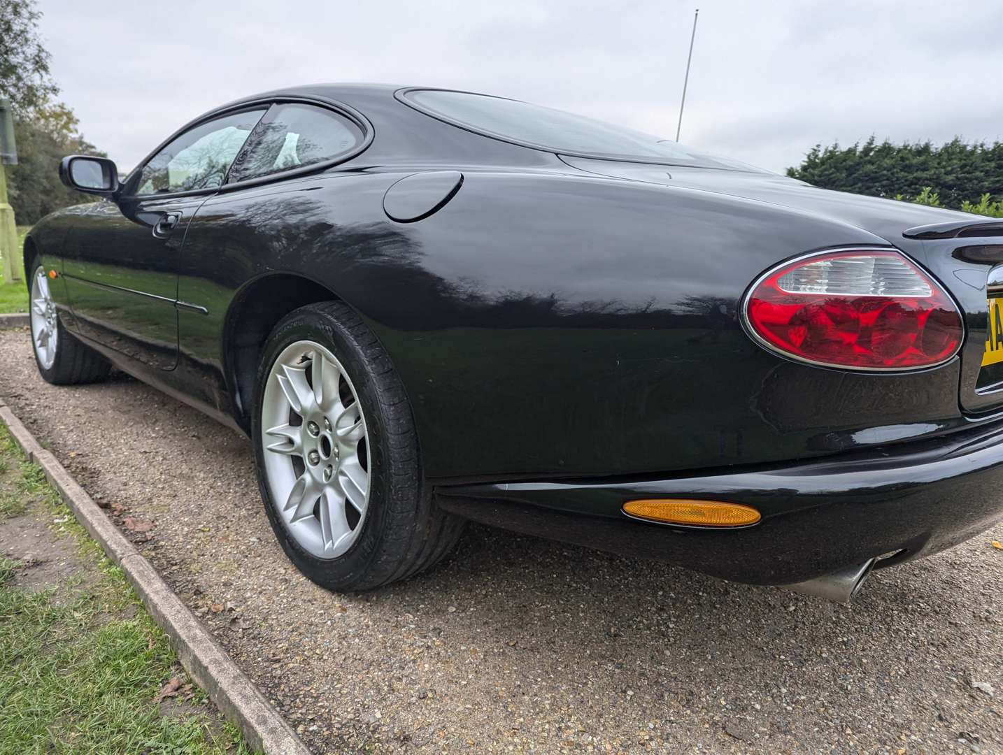 <p>2001 JAGUAR XKR 4.0 AUTO</p>