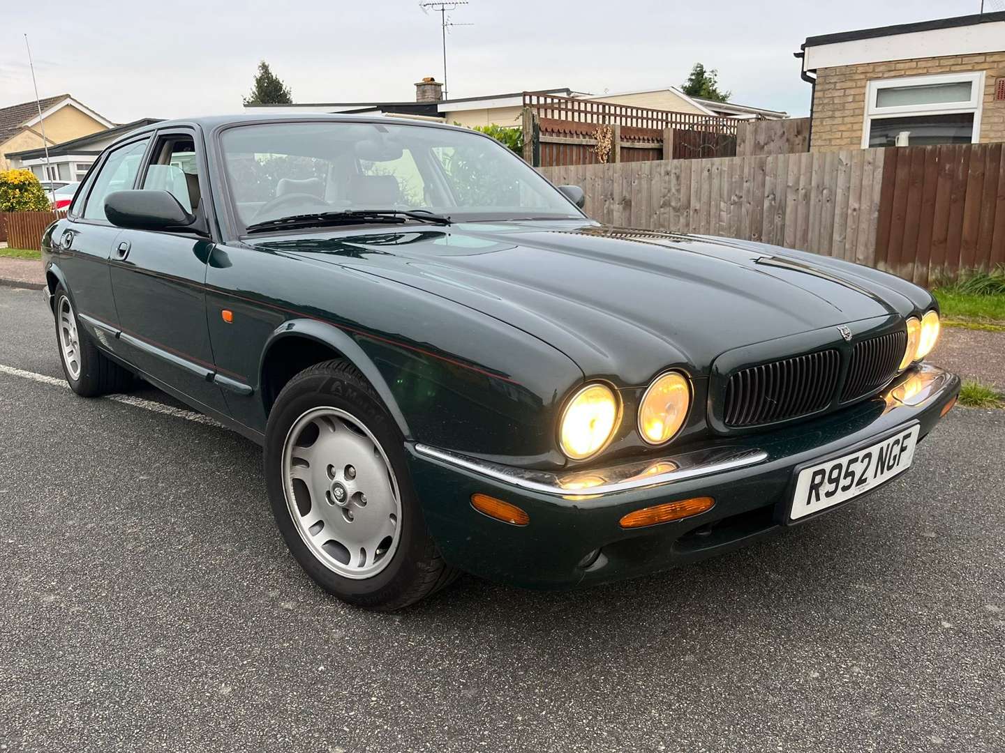 <p>1998 JAGUAR XJ SPORT 3.2 V8 AUTO</p>