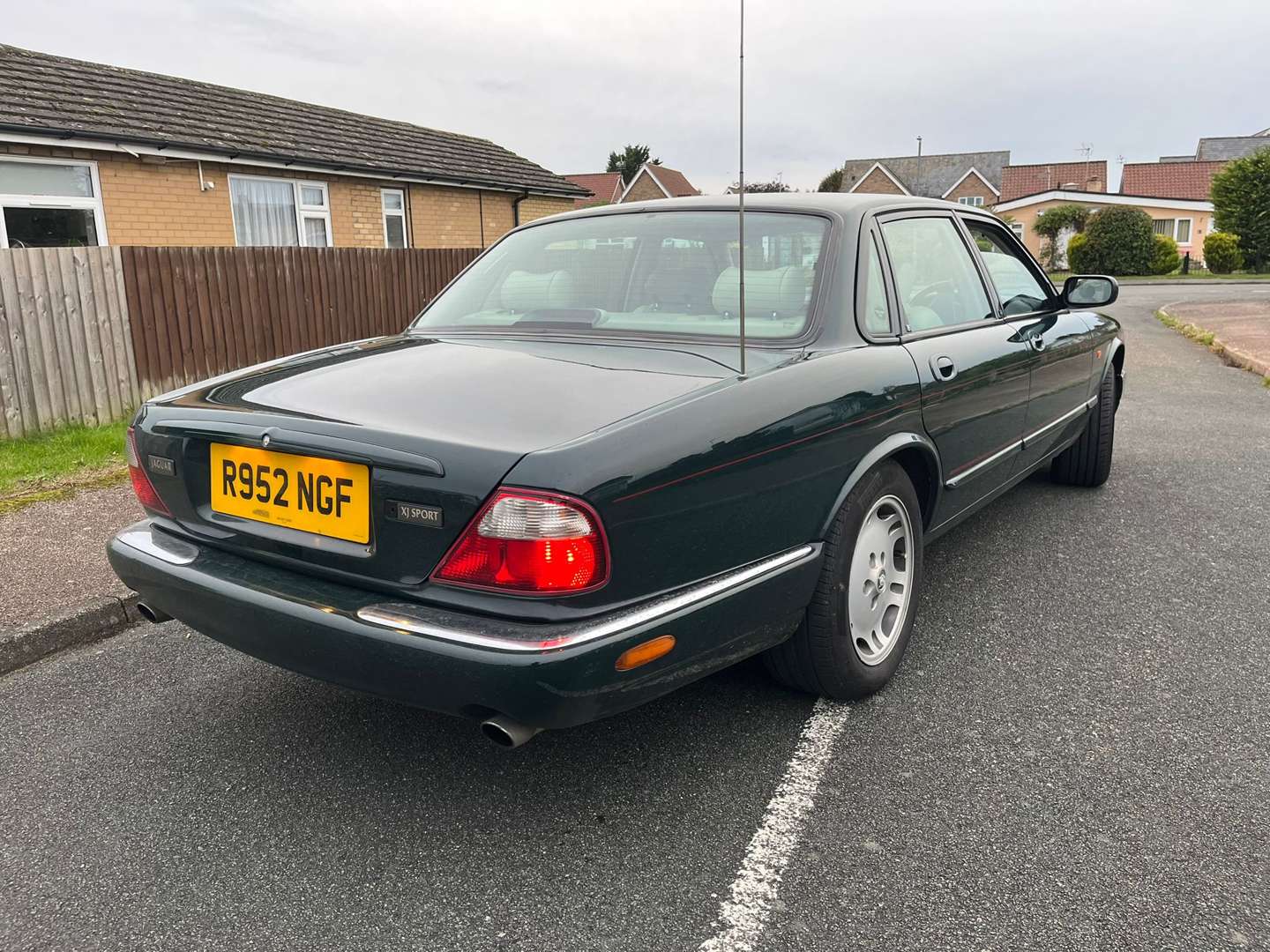 <p>1998 JAGUAR XJ SPORT 3.2 V8 AUTO</p>