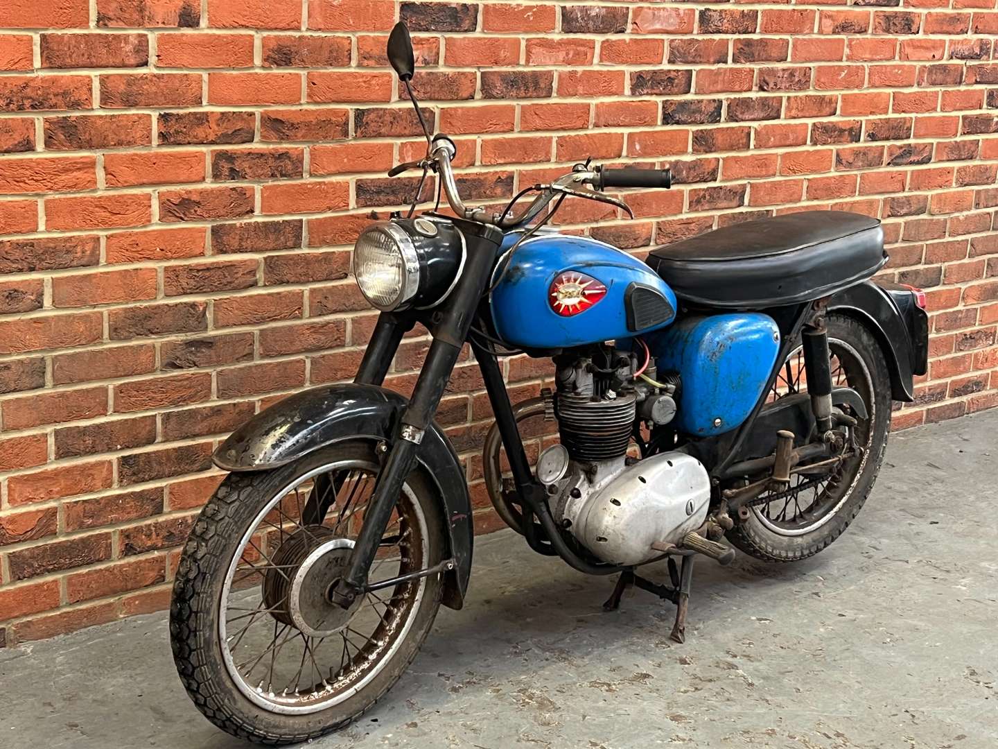 <p>1959 BSA C15</p>