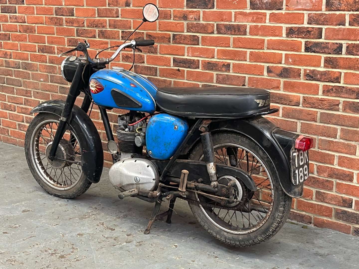 <p>1959 BSA C15</p>