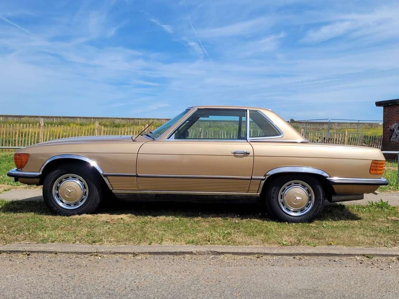 <p>1972 MERCEDES R107 350 SL AUTO</p>