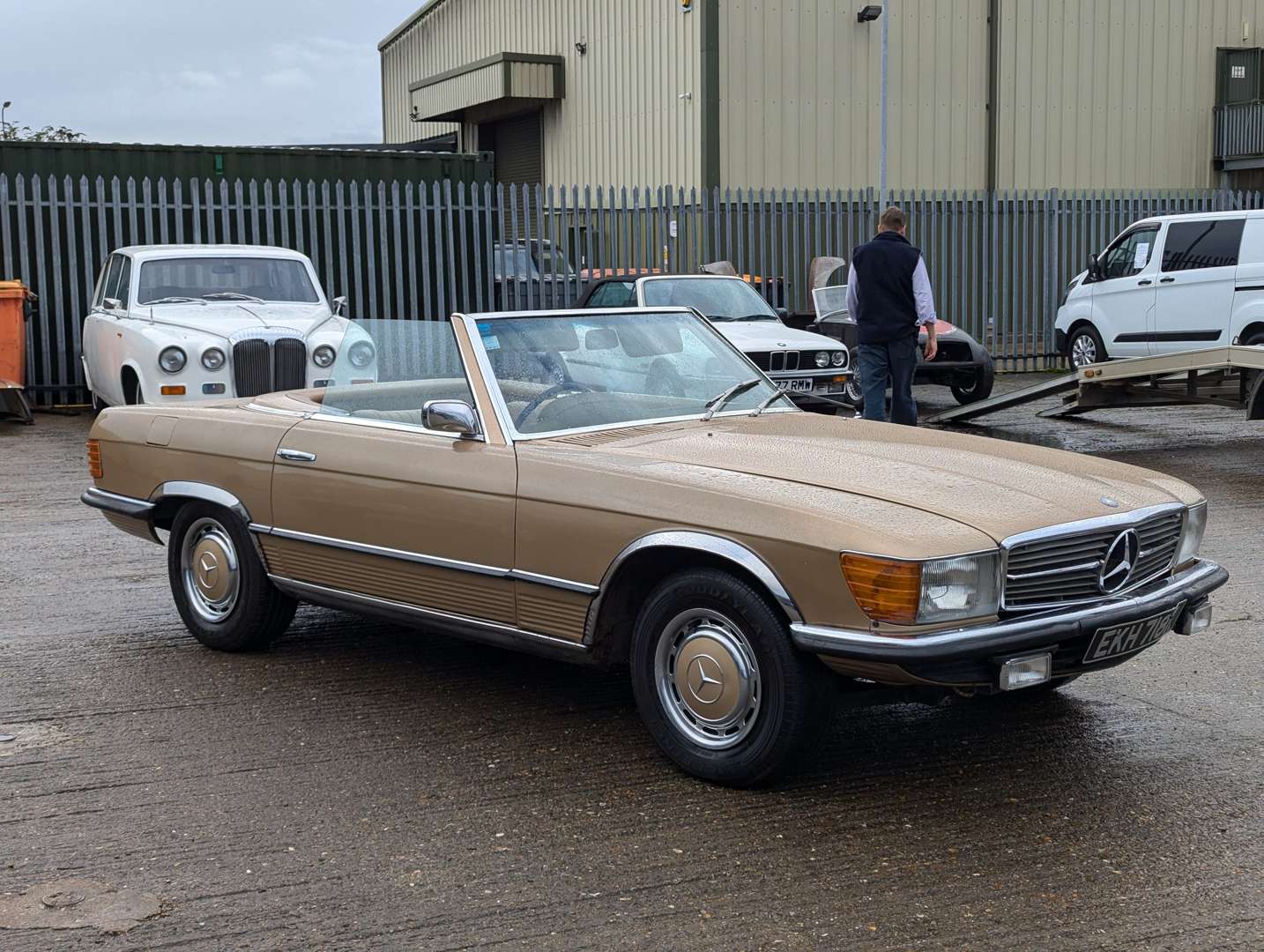 <p>1972 MERCEDES R107 350 SL AUTO</p>