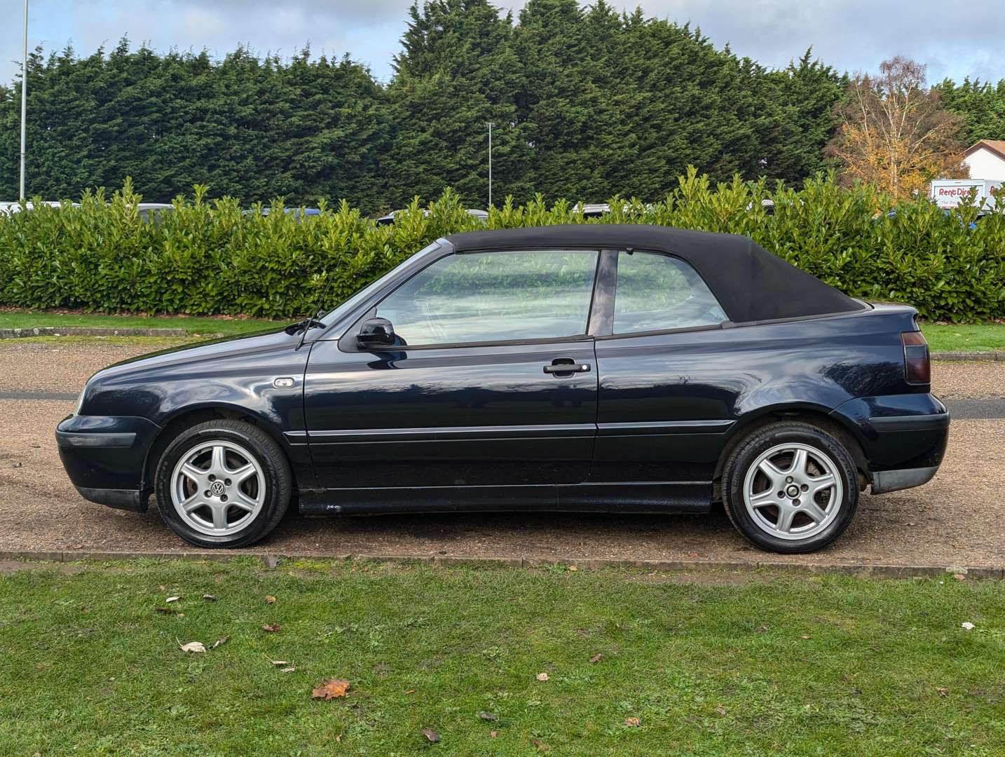 <p>2002 VW GOLF 2.0 SE CABRIOLET</p>