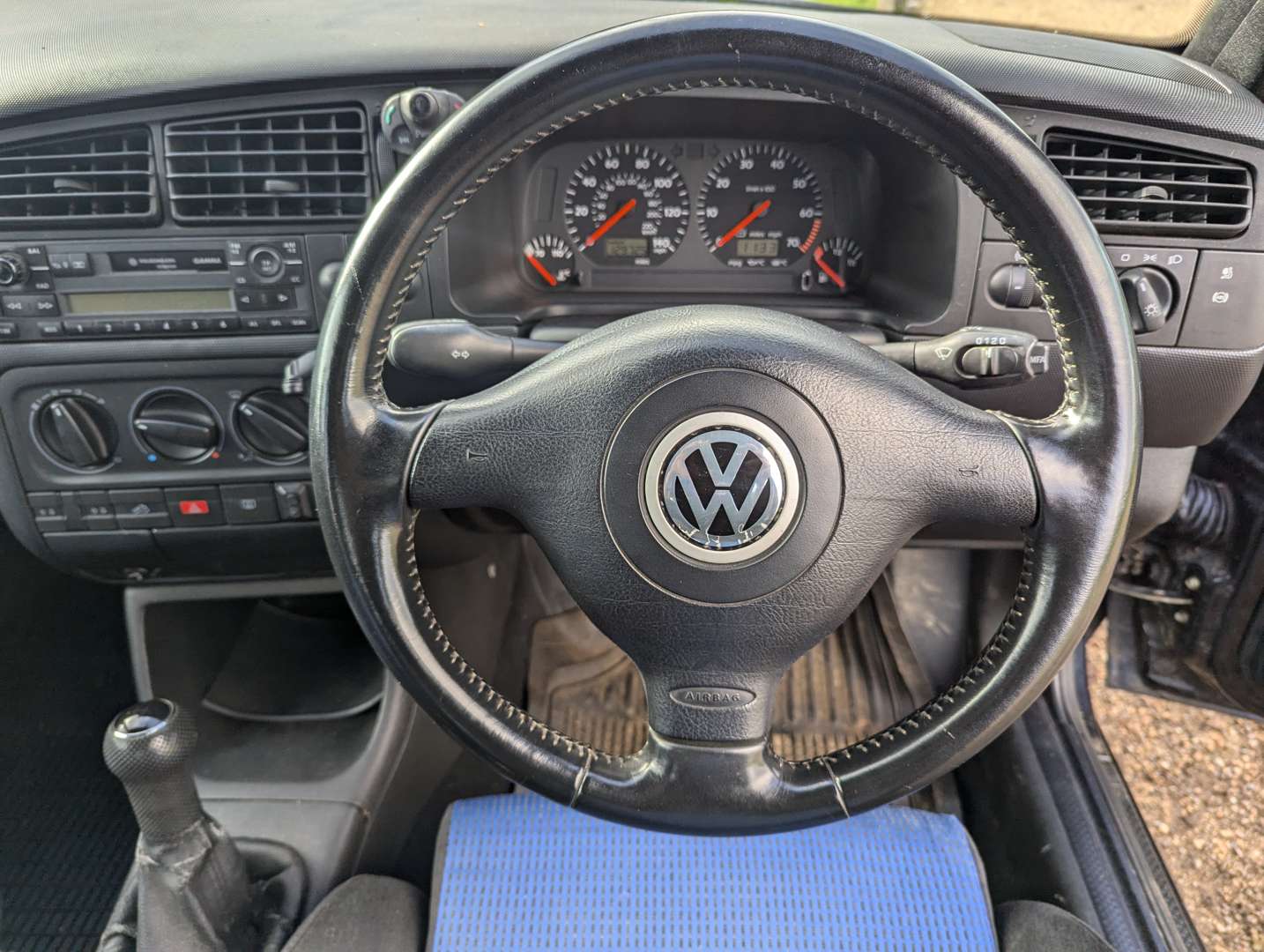 <p>2002 VW GOLF 2.0 SE CABRIOLET</p>