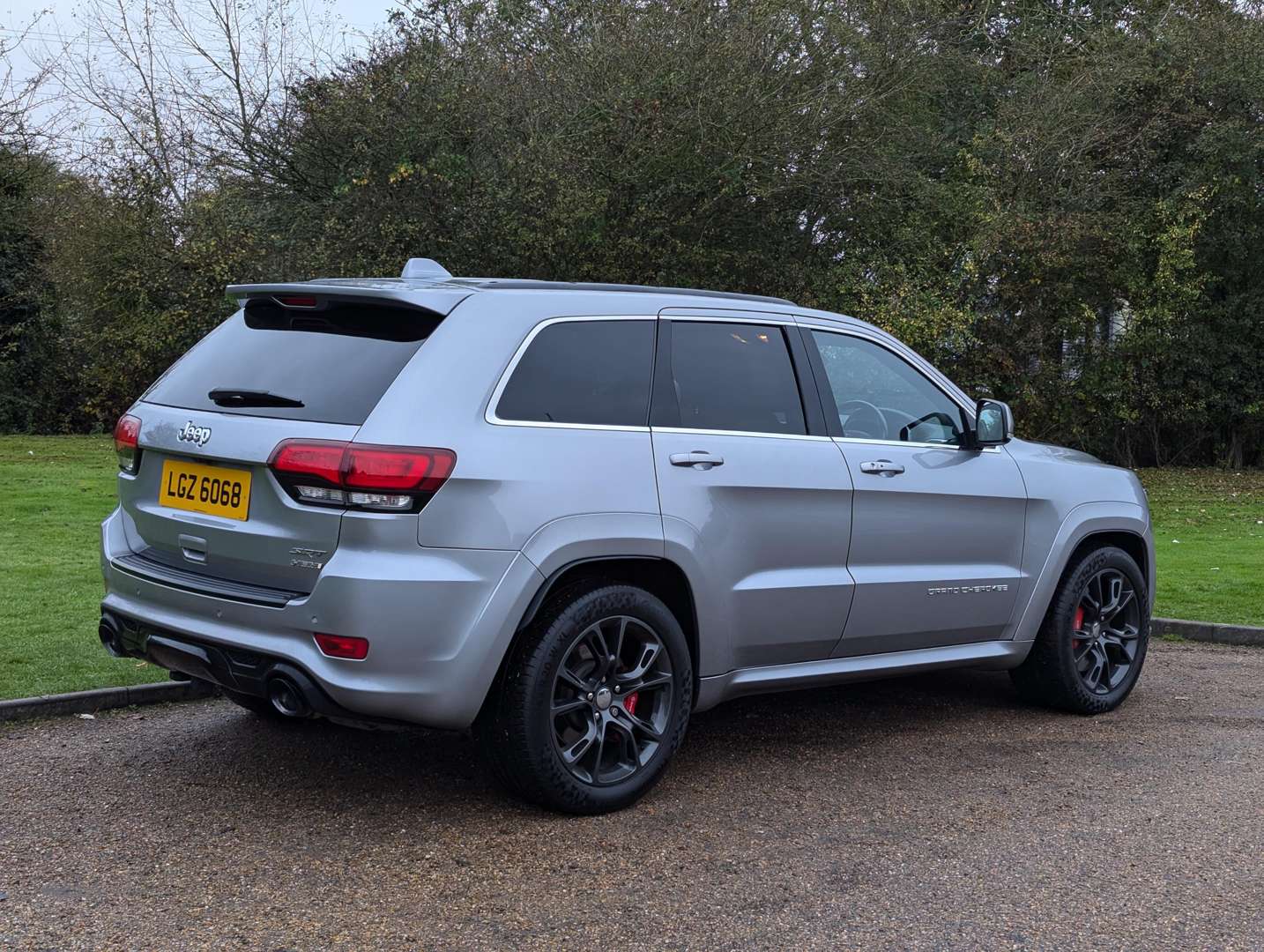 <p>2016 JEEP GRAND CHEROKEE HEMI SRT8</p>