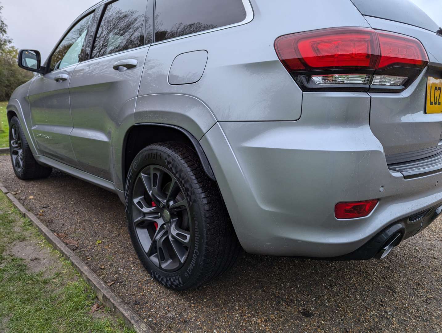 <p>2016 JEEP GRAND CHEROKEE HEMI SRT8</p>