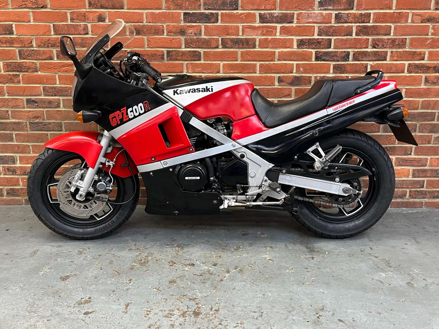 <p>1986 KAWASAKI GPZ 600R</p>