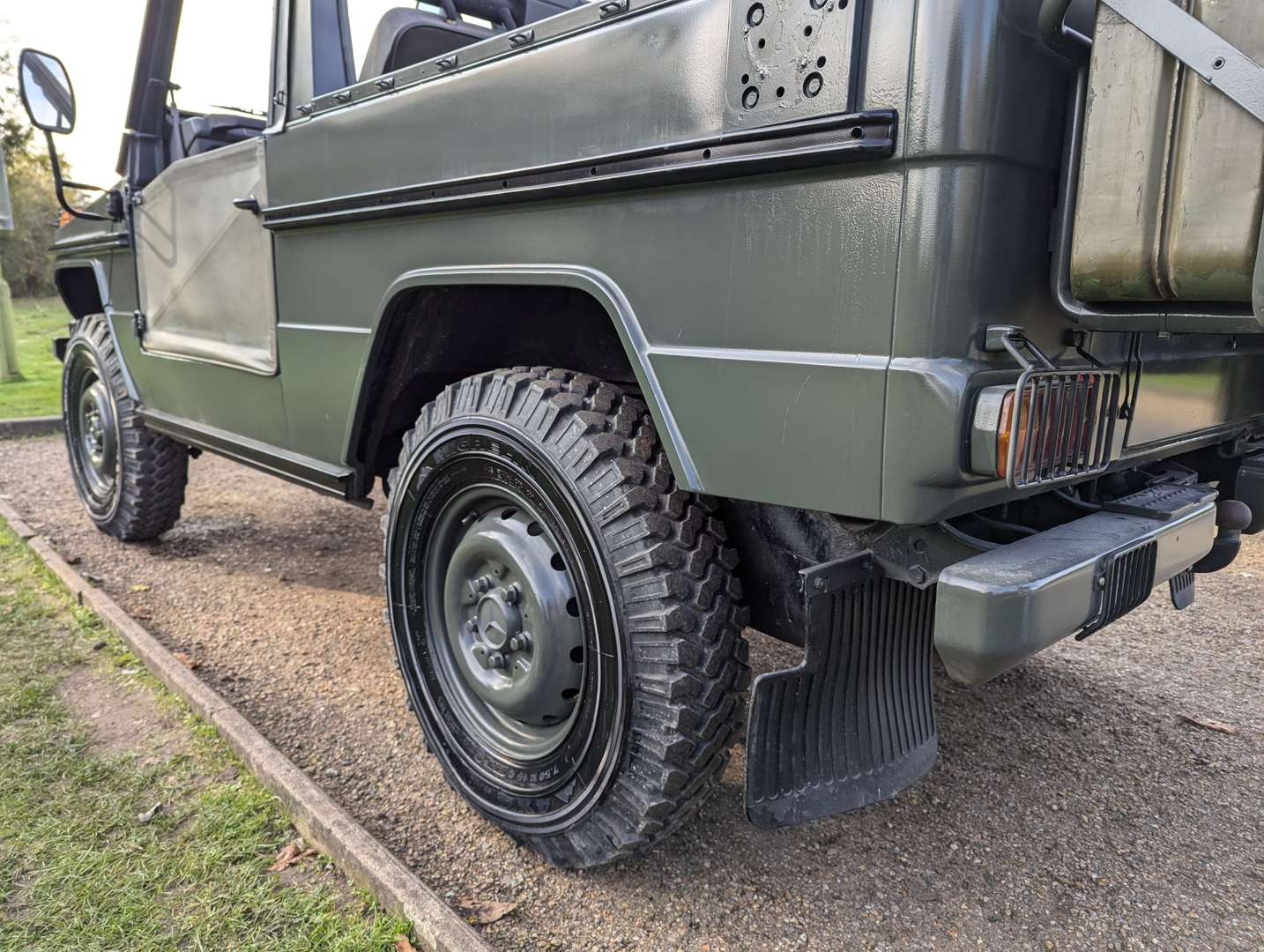 <p>1990 MERCEDES G-WAGEN</p>